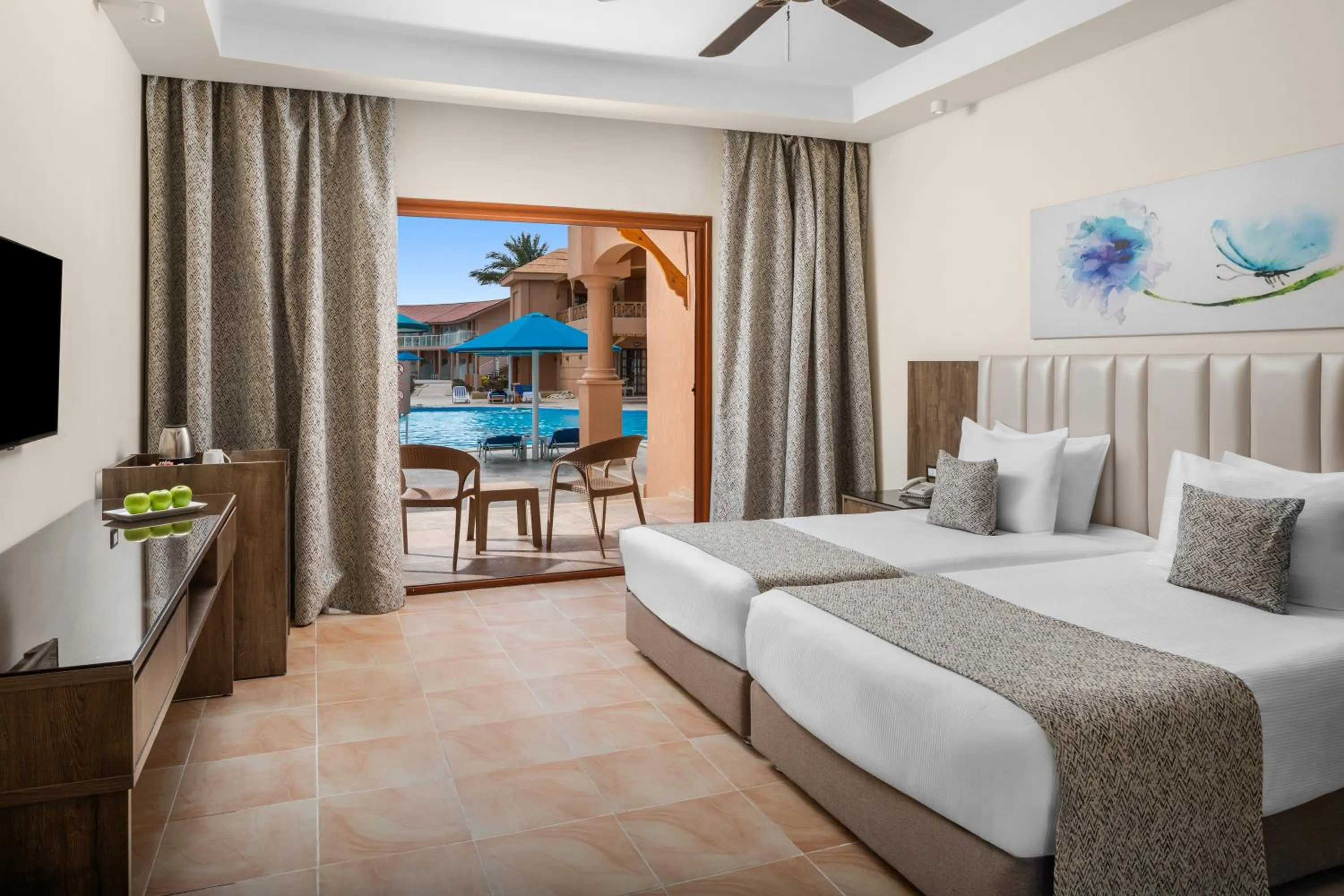 Bedroom, Bed in Pickalbatros Jungle Aqua Park - Neverland Hurghada