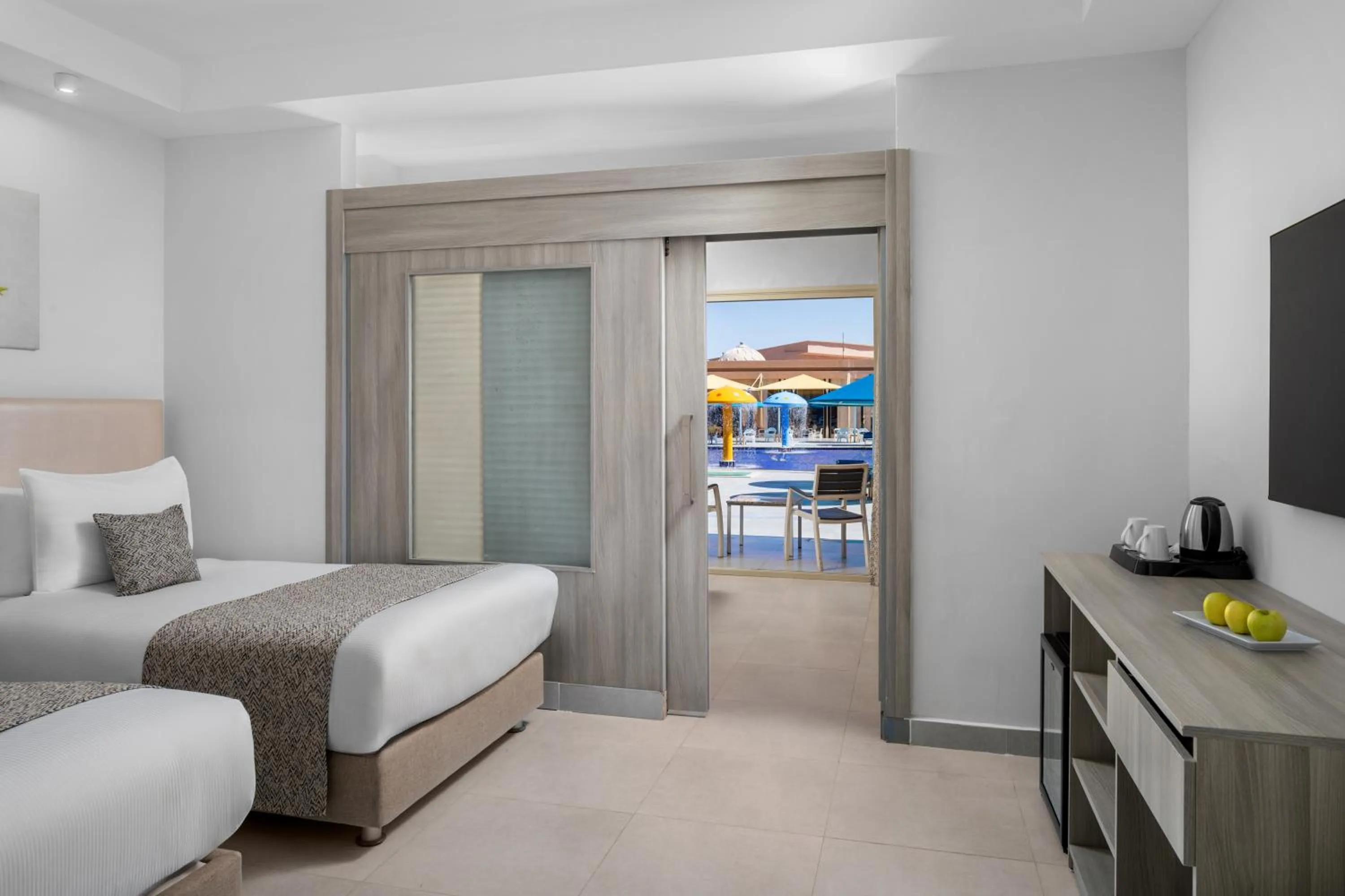 Bedroom, Bed in Pickalbatros Jungle Aqua Park - Neverland Hurghada