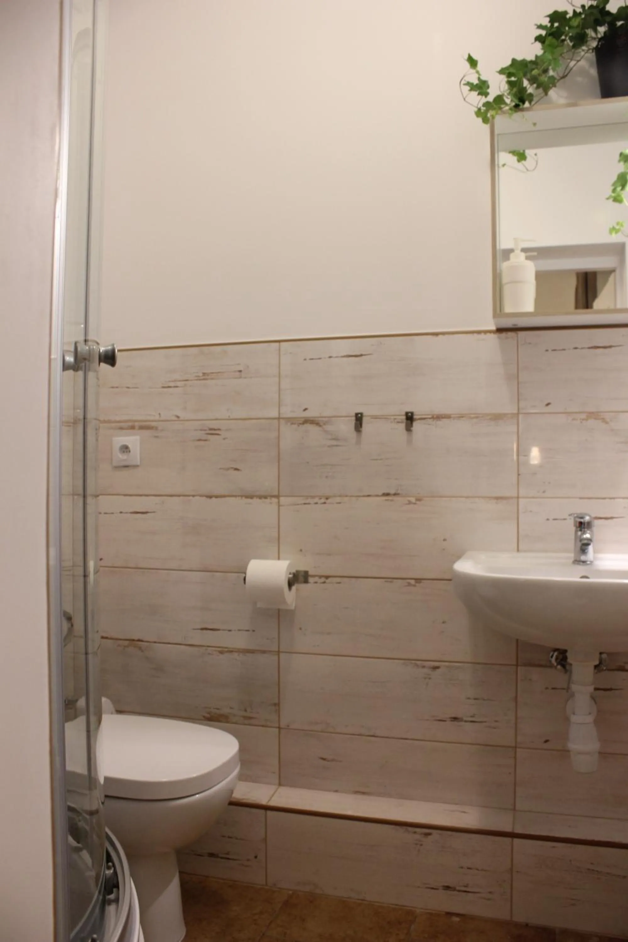 Shower in Kolorowa Guest Rooms