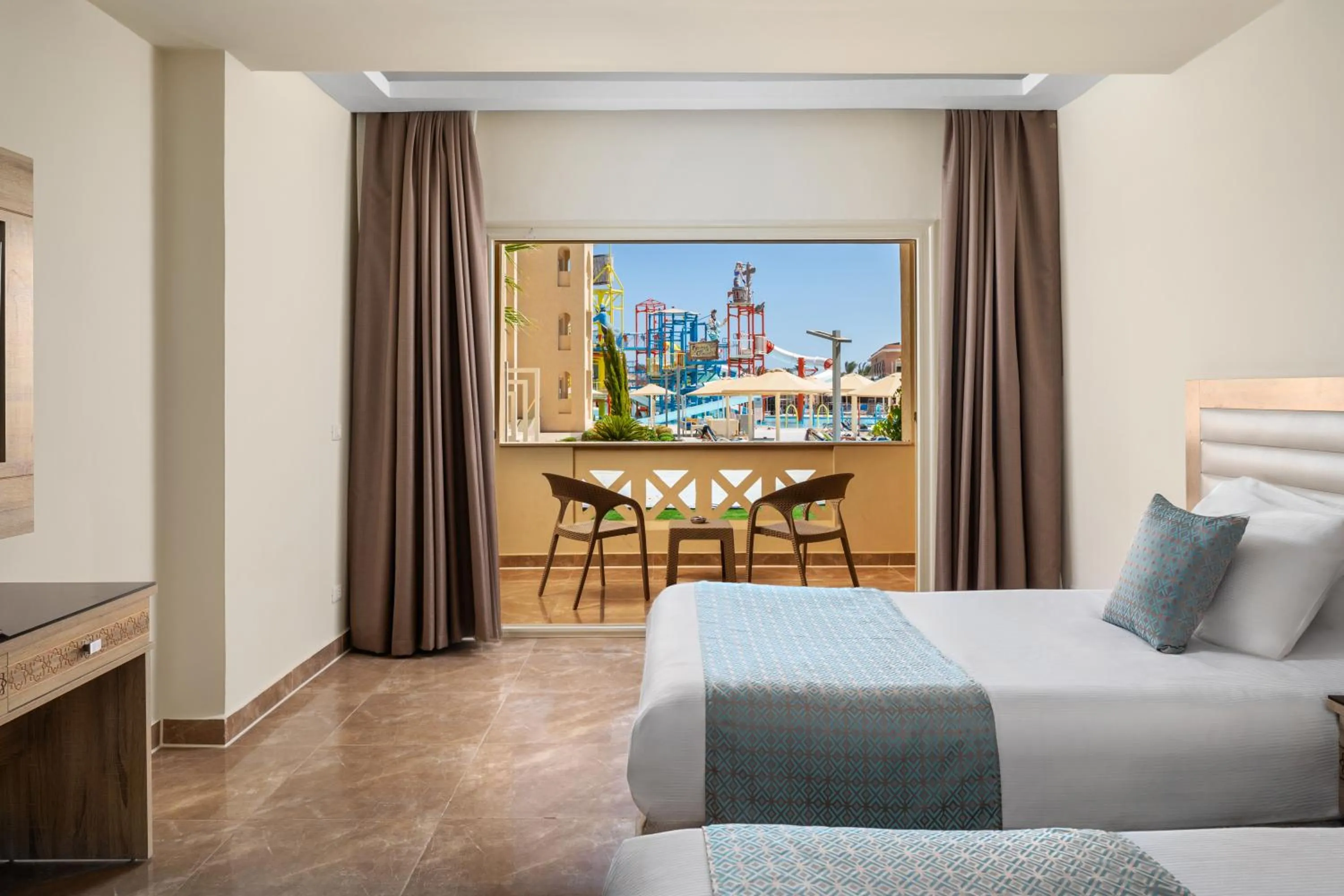 Pool view, Bed in Pickalbatros Aqua Blu Resort - Hurghada