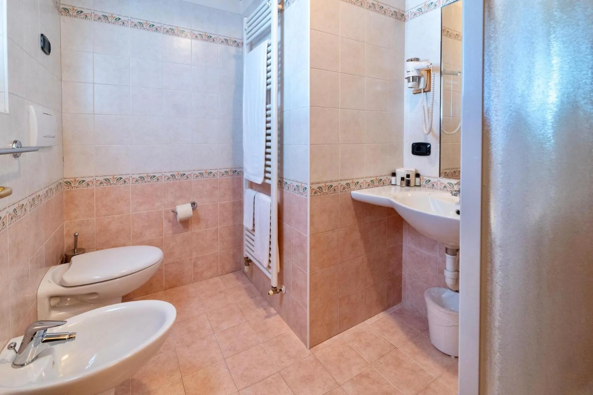 Shower in Hotel Primula