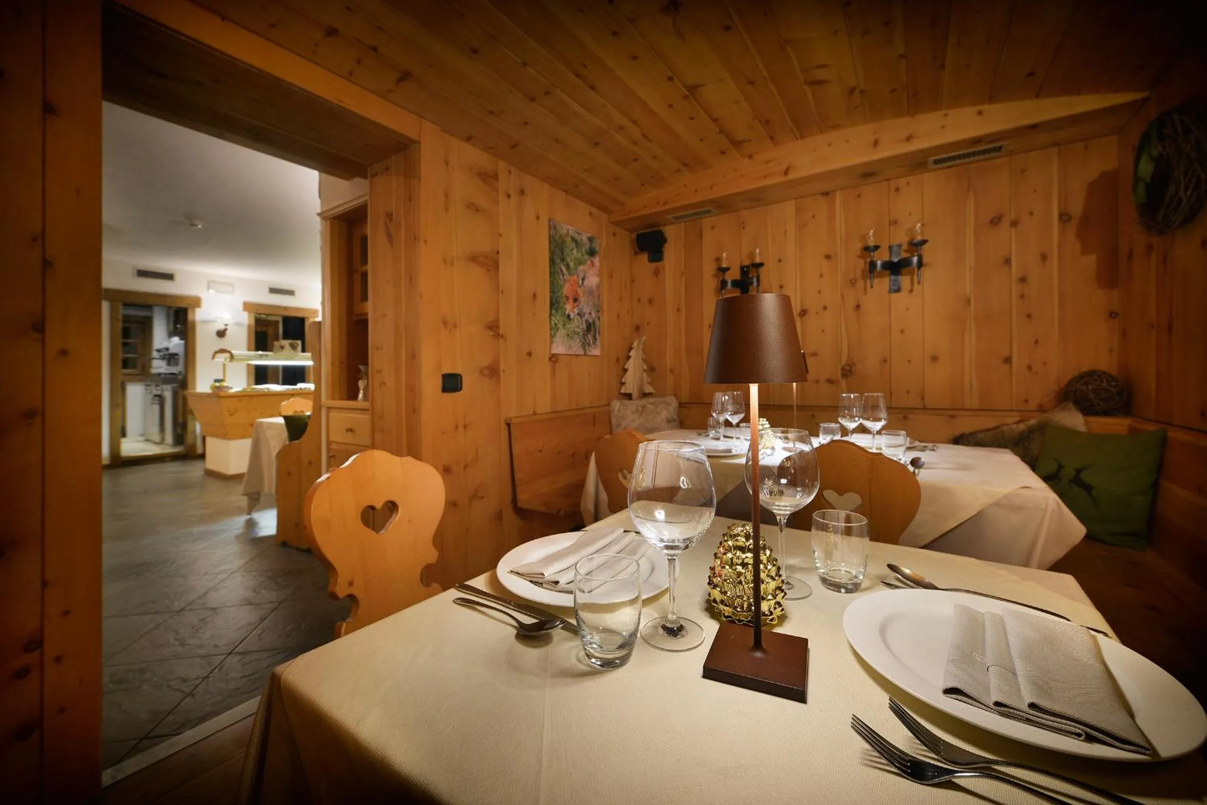 Restaurant/places to eat in Hotel Primula