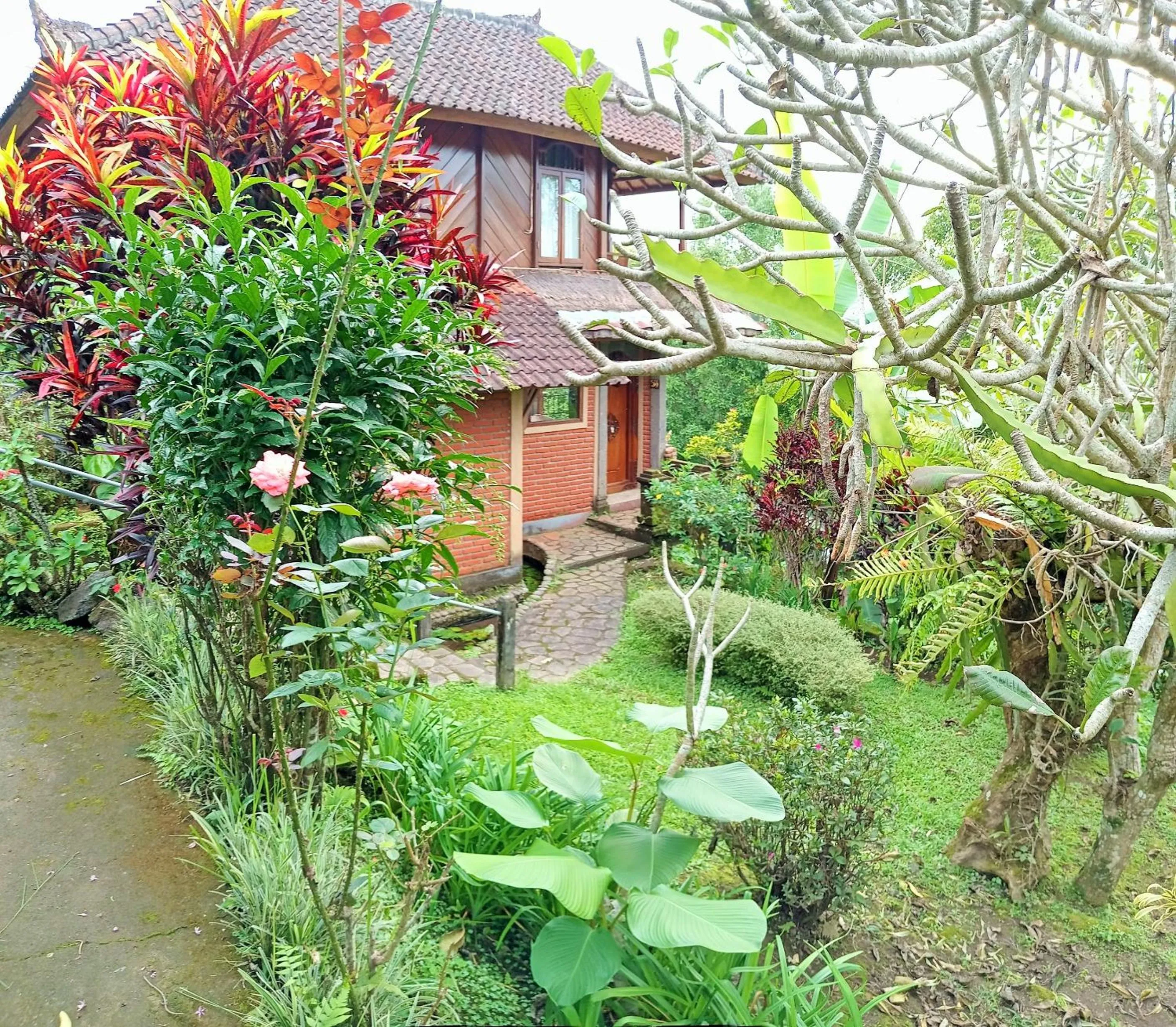 Garden in Puri Lumbung Cottages Restaurant & Spa Munduk