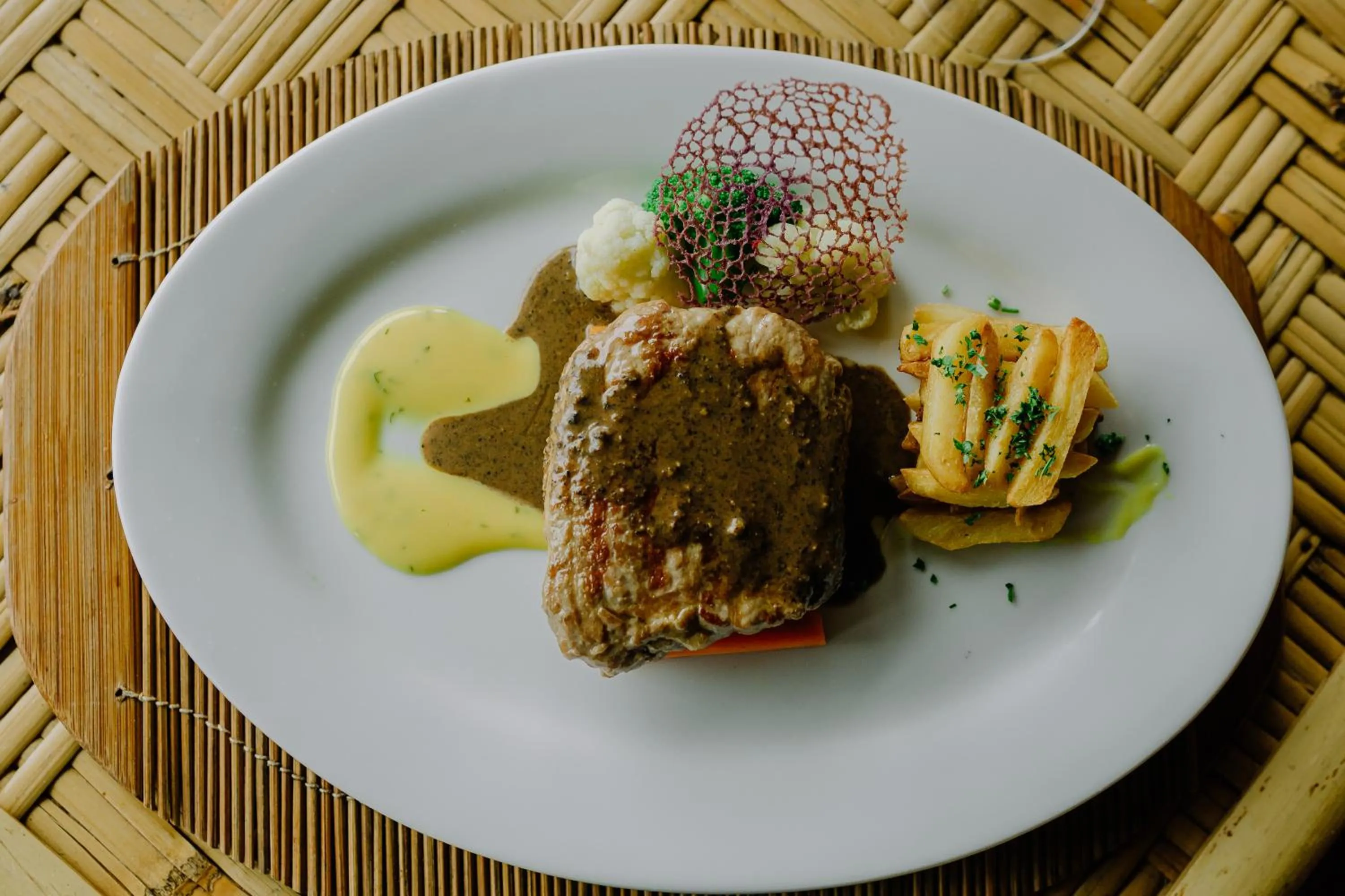 Food and drinks in Puri Lumbung Cottages Restaurant & Spa Munduk