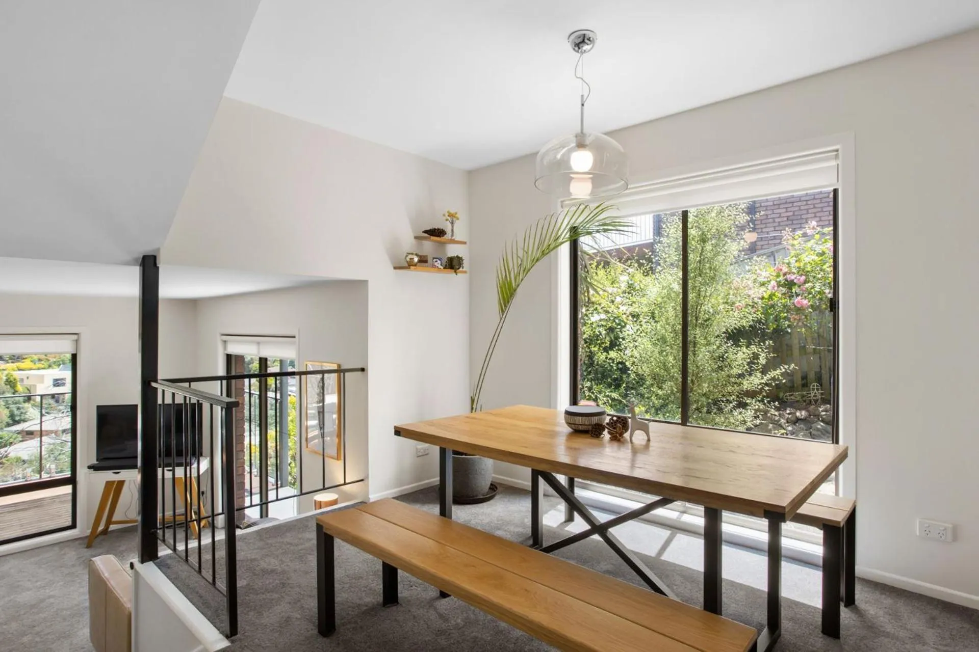 The View 2 bed unit with stunning Hobart outlook