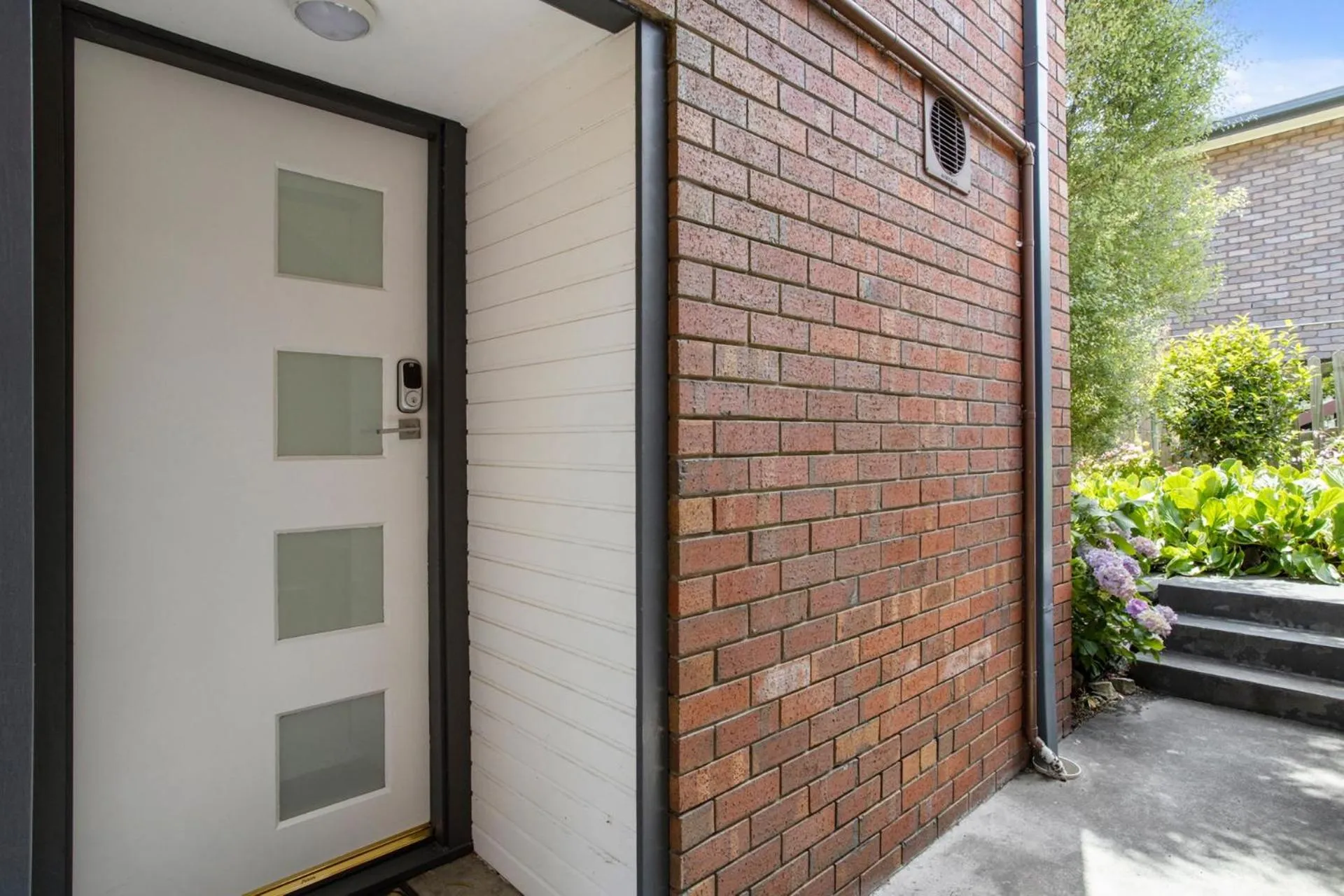 The View 2 bed unit with stunning Hobart outlook