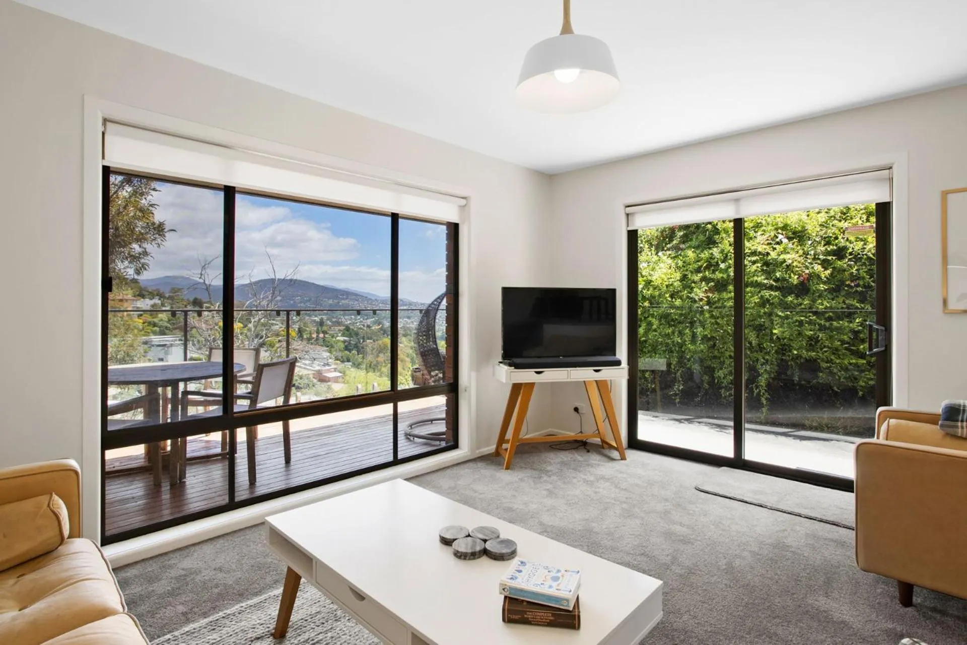 The View 2 bed unit with stunning Hobart outlook