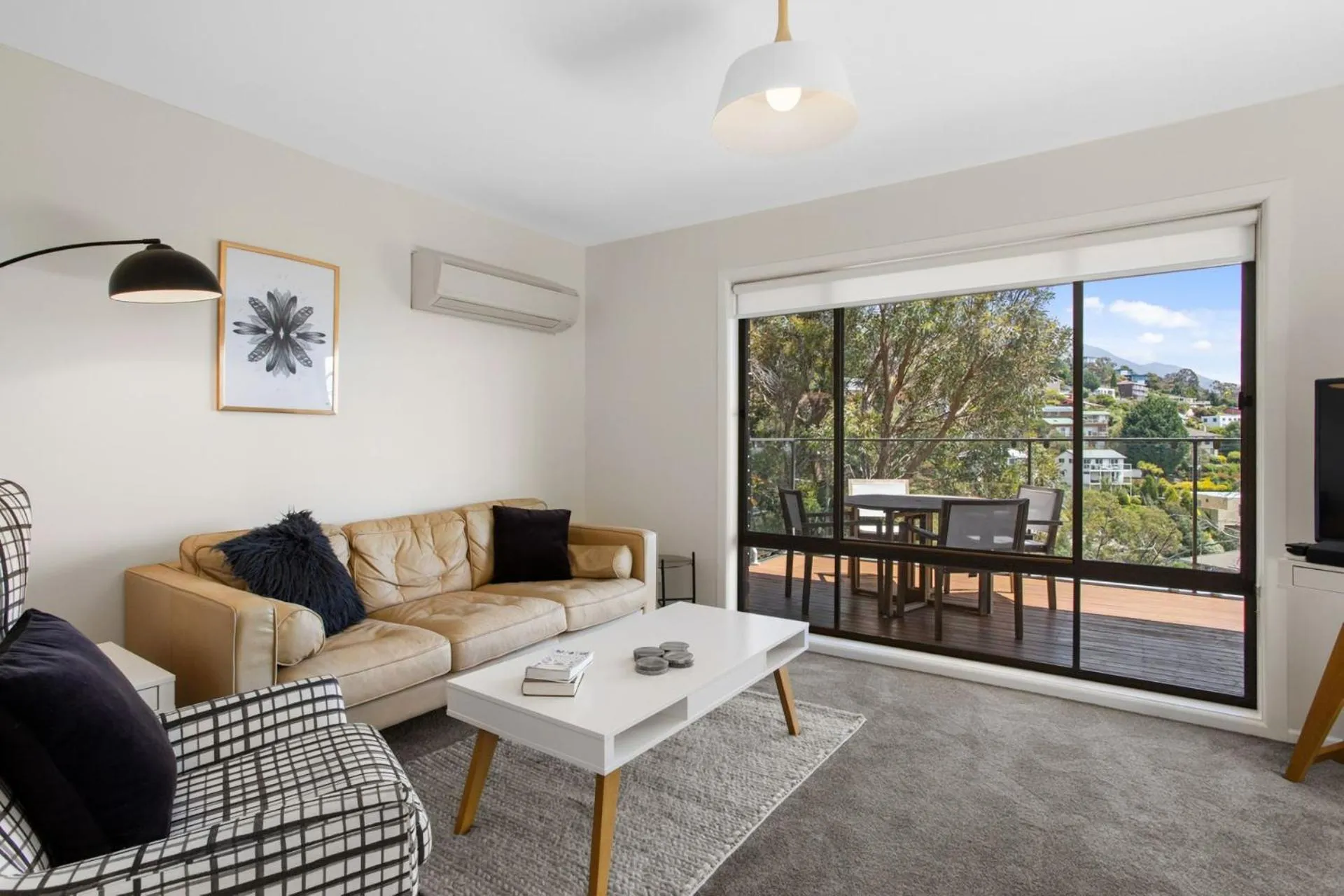The View 2 bed unit with stunning Hobart outlook