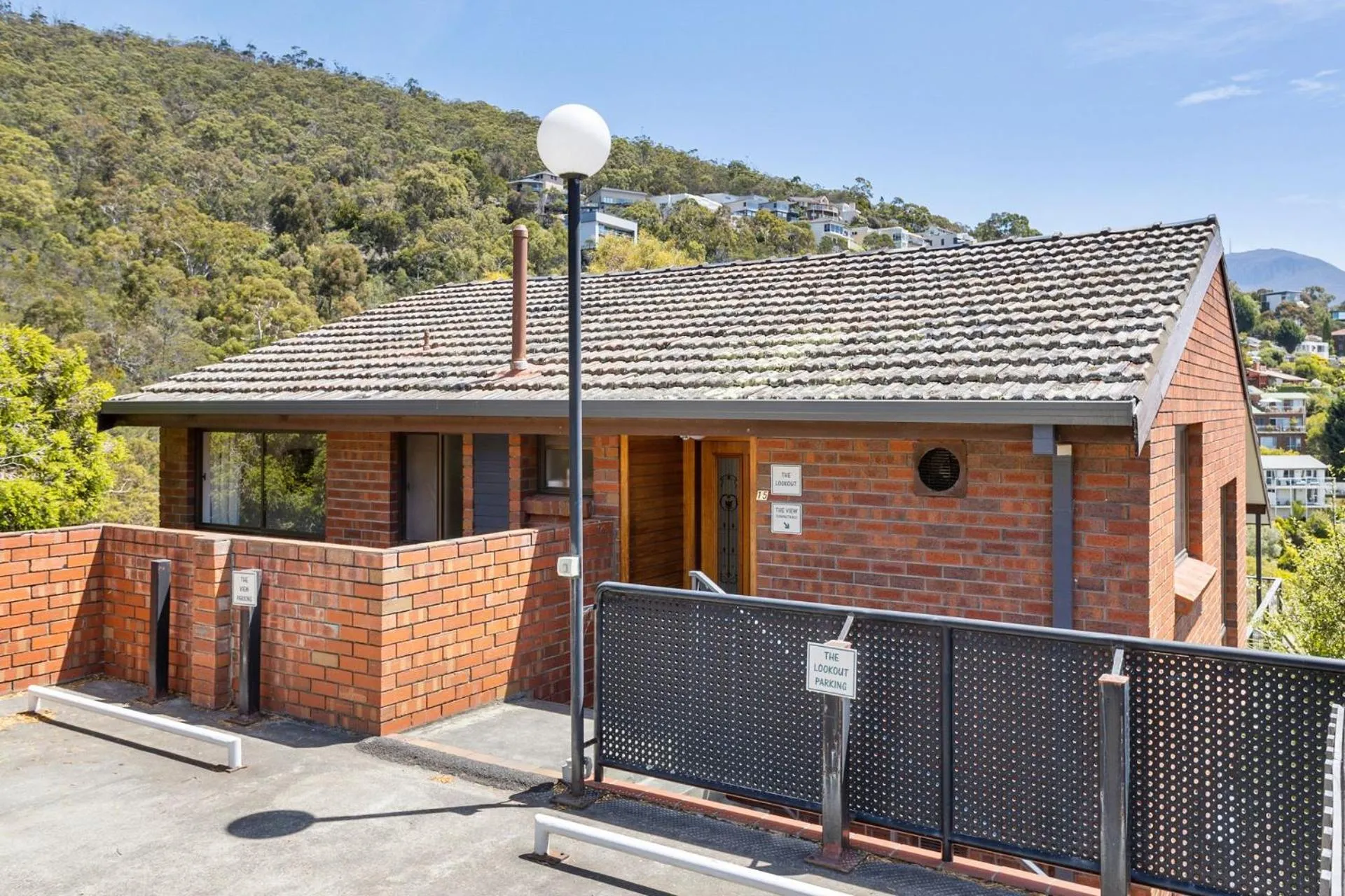 The View 2 bed unit with stunning Hobart outlook