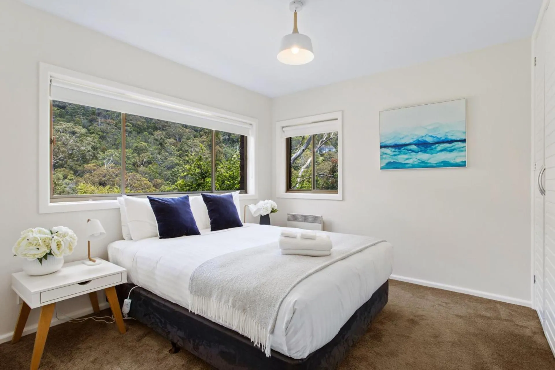 Bed in The View 2 bed unit with stunning Hobart outlook