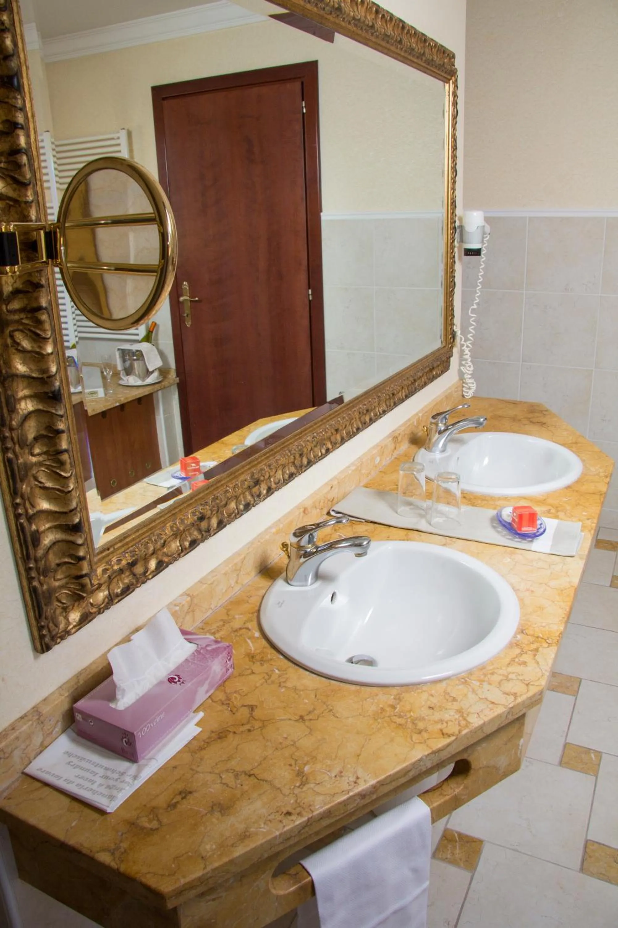 Bathroom in Hotel Terme Leonardo