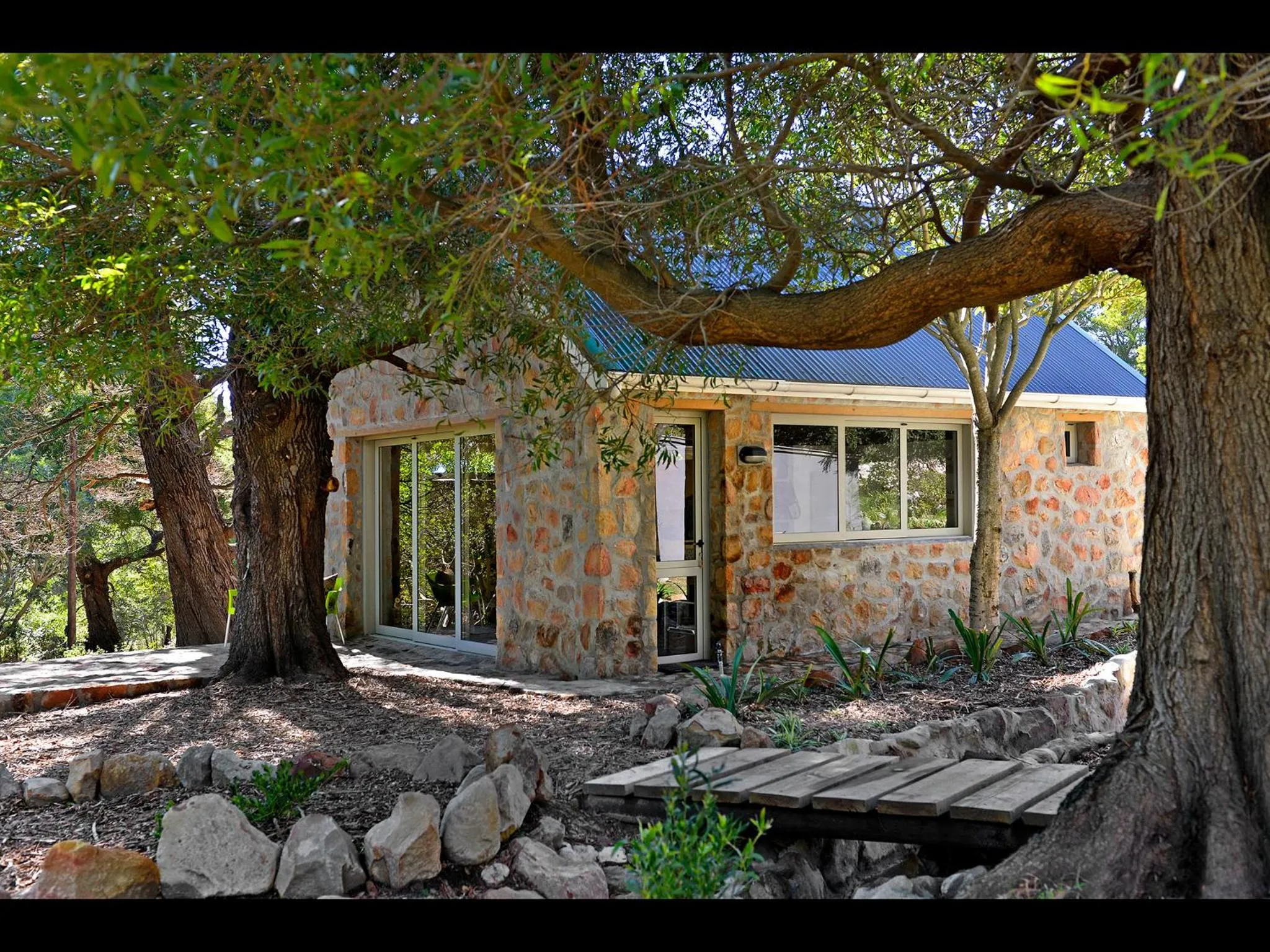 Facade/entrance in Umami Mountain Retreat