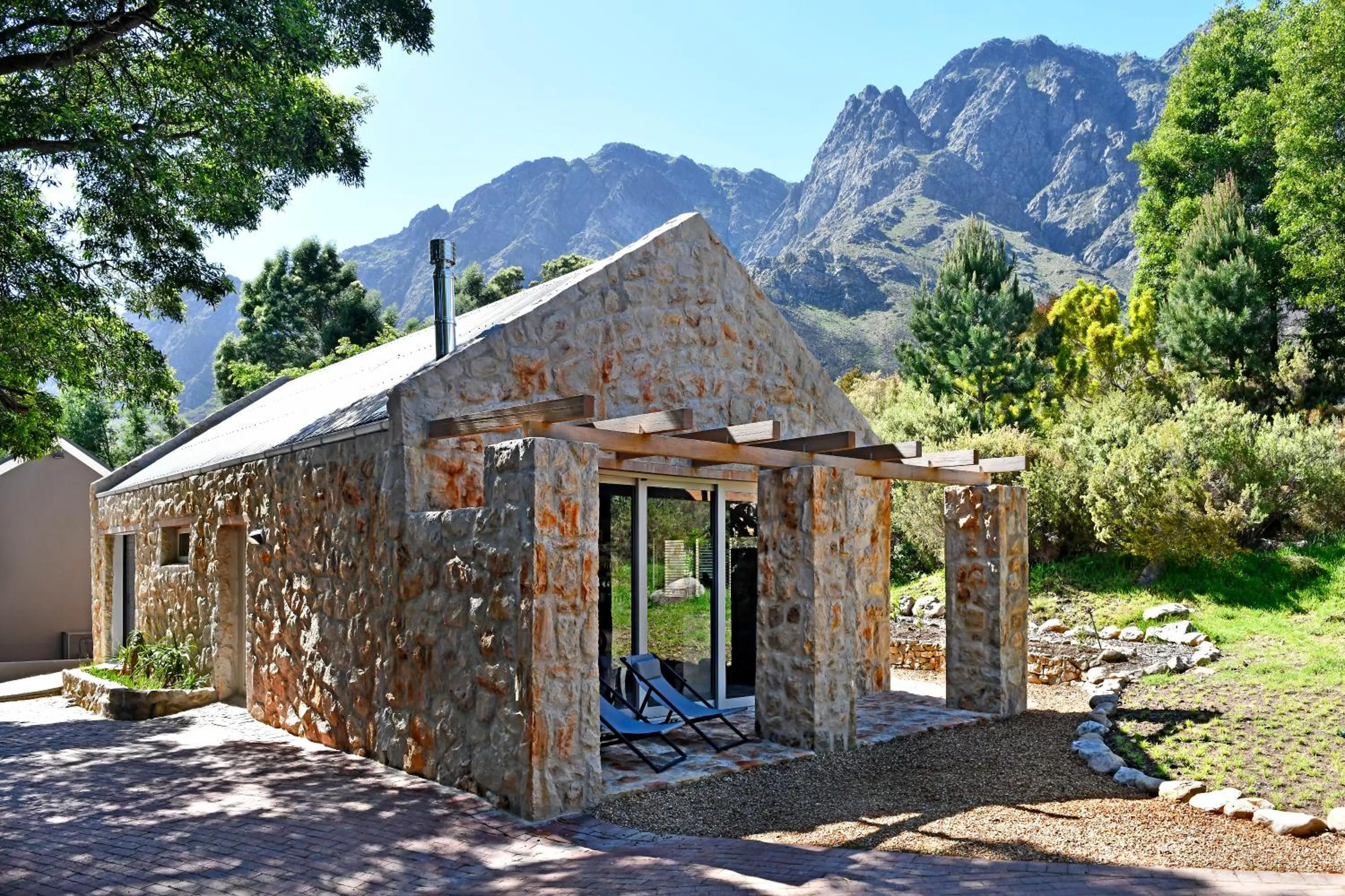 Facade/entrance in Umami Mountain Retreat
