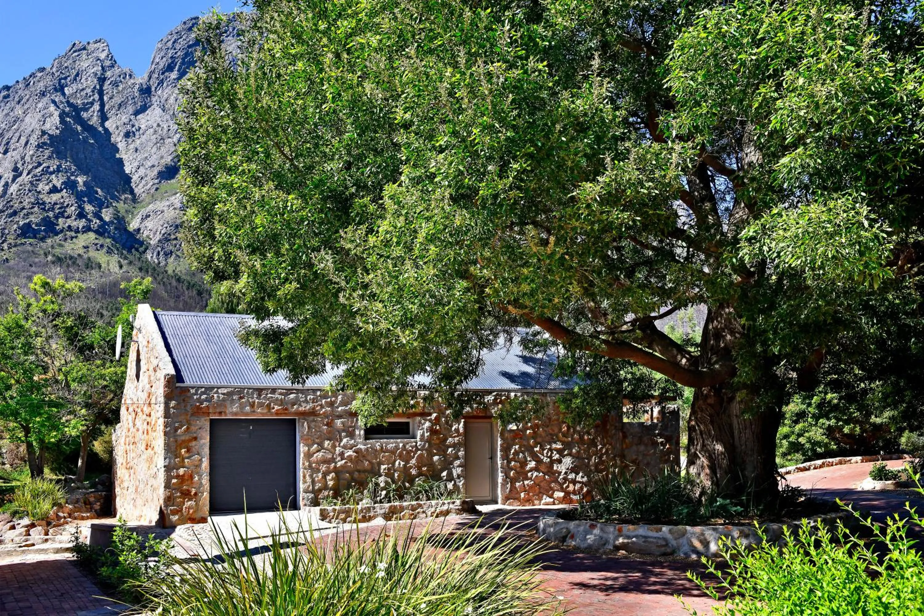 Property building in Umami Mountain Retreat