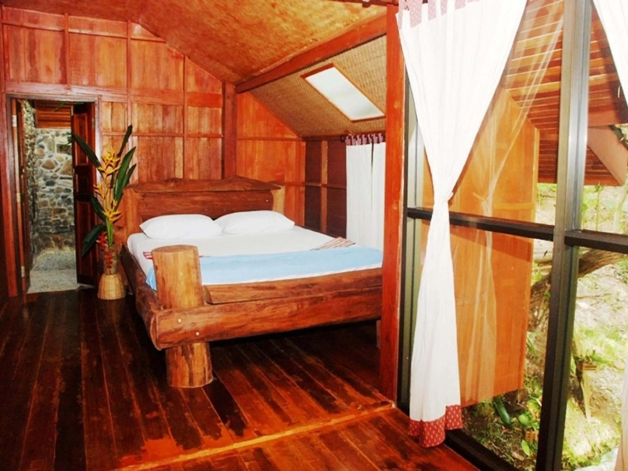 Photo of the whole room, Bed in Phi Phi Sunset Bay Resort