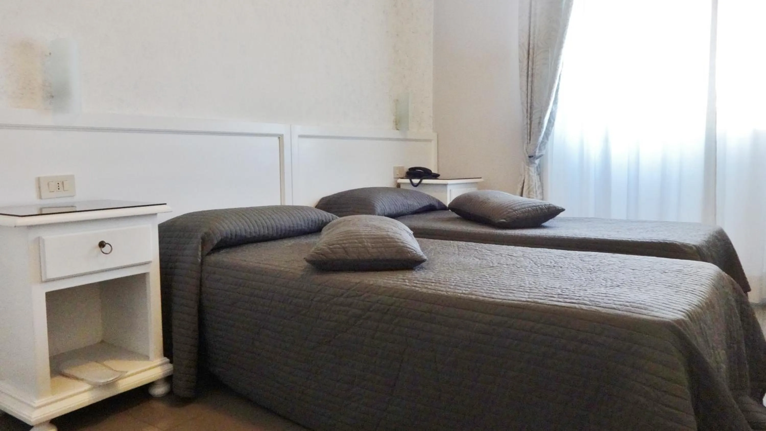 Photo of the whole room in Hotel Marte