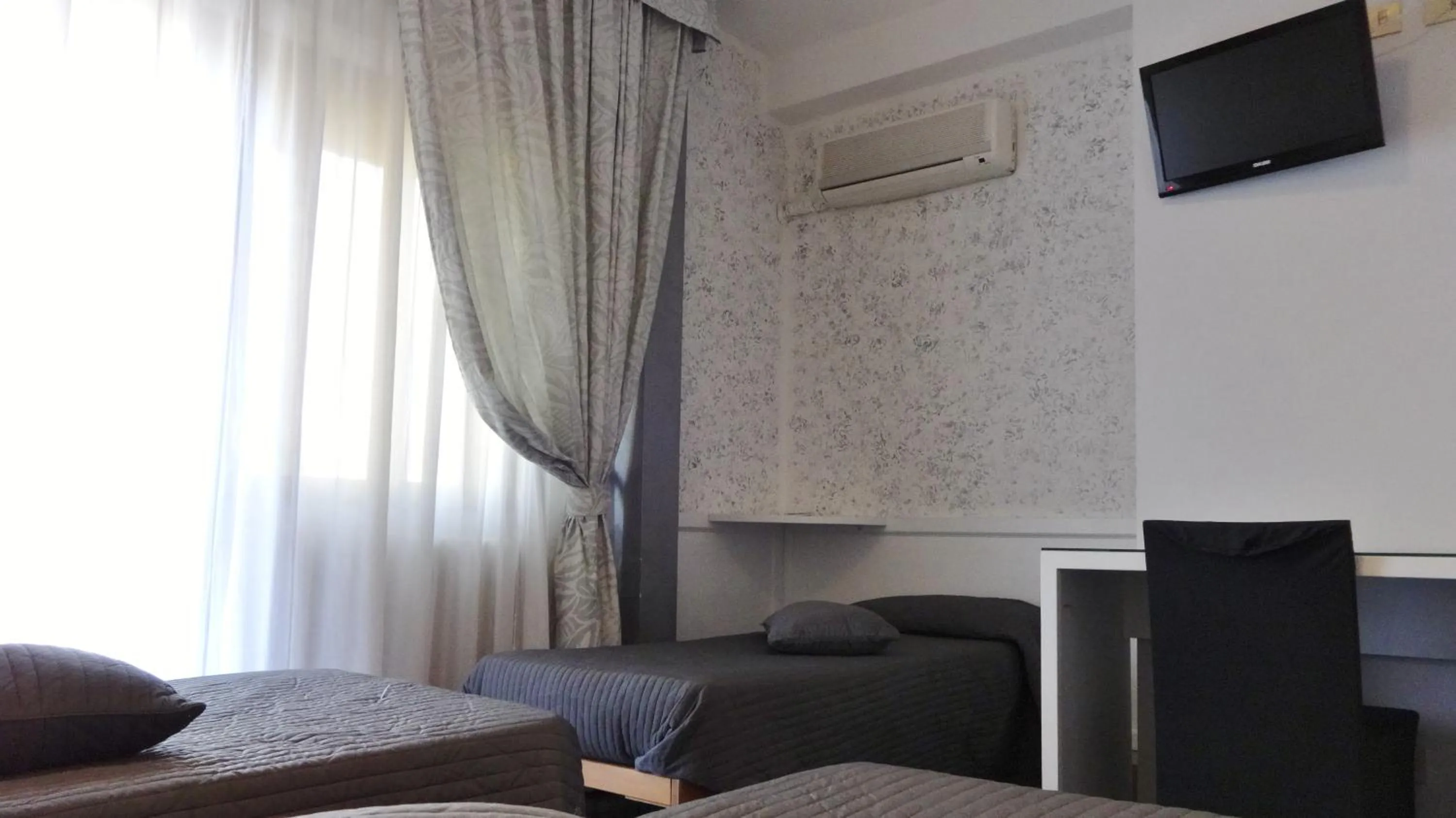 TV and multimedia, TV/Entertainment Center in Hotel Marte