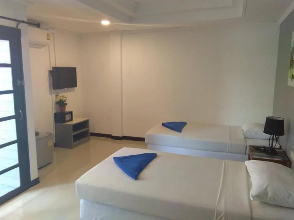 Bedroom, Bed in Phi Phi Inn