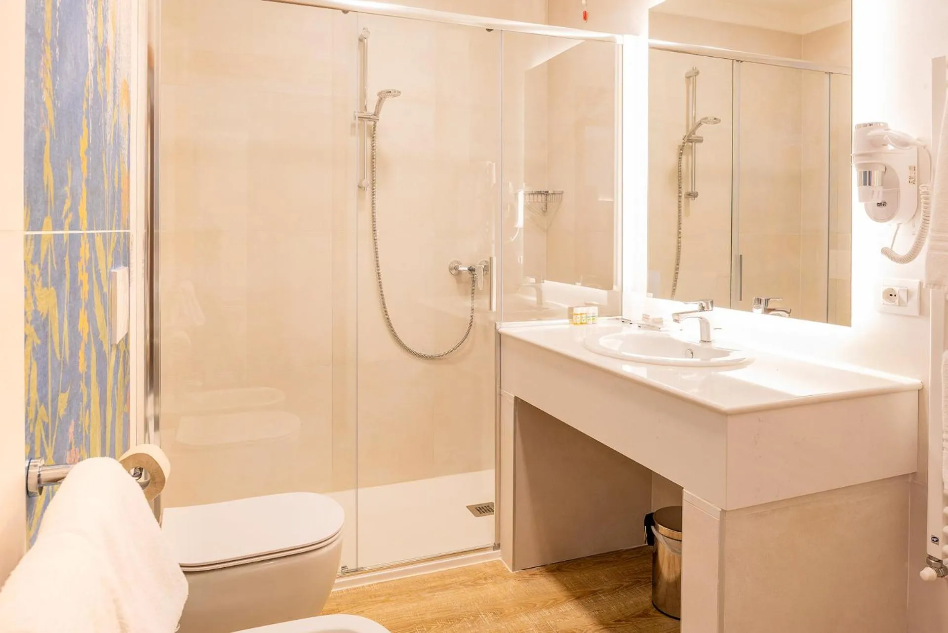 Shower in Hotel Centrale