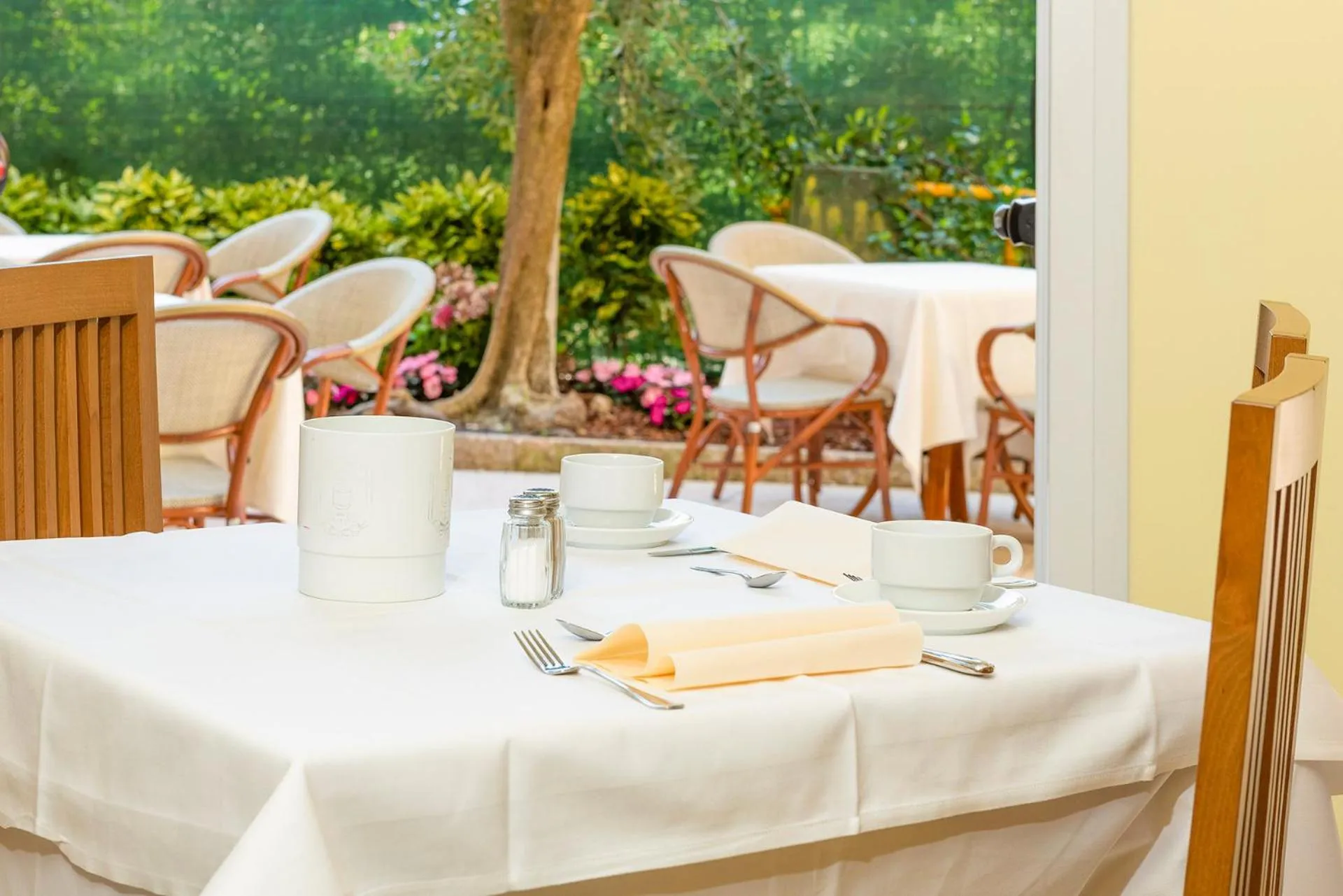 Restaurant/places to eat in Hotel Centrale