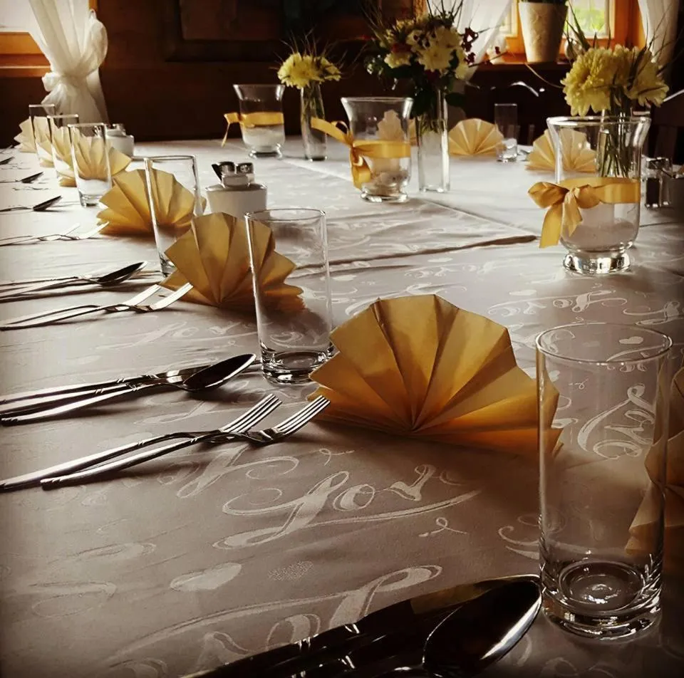 Restaurant/places to eat in Jasminum