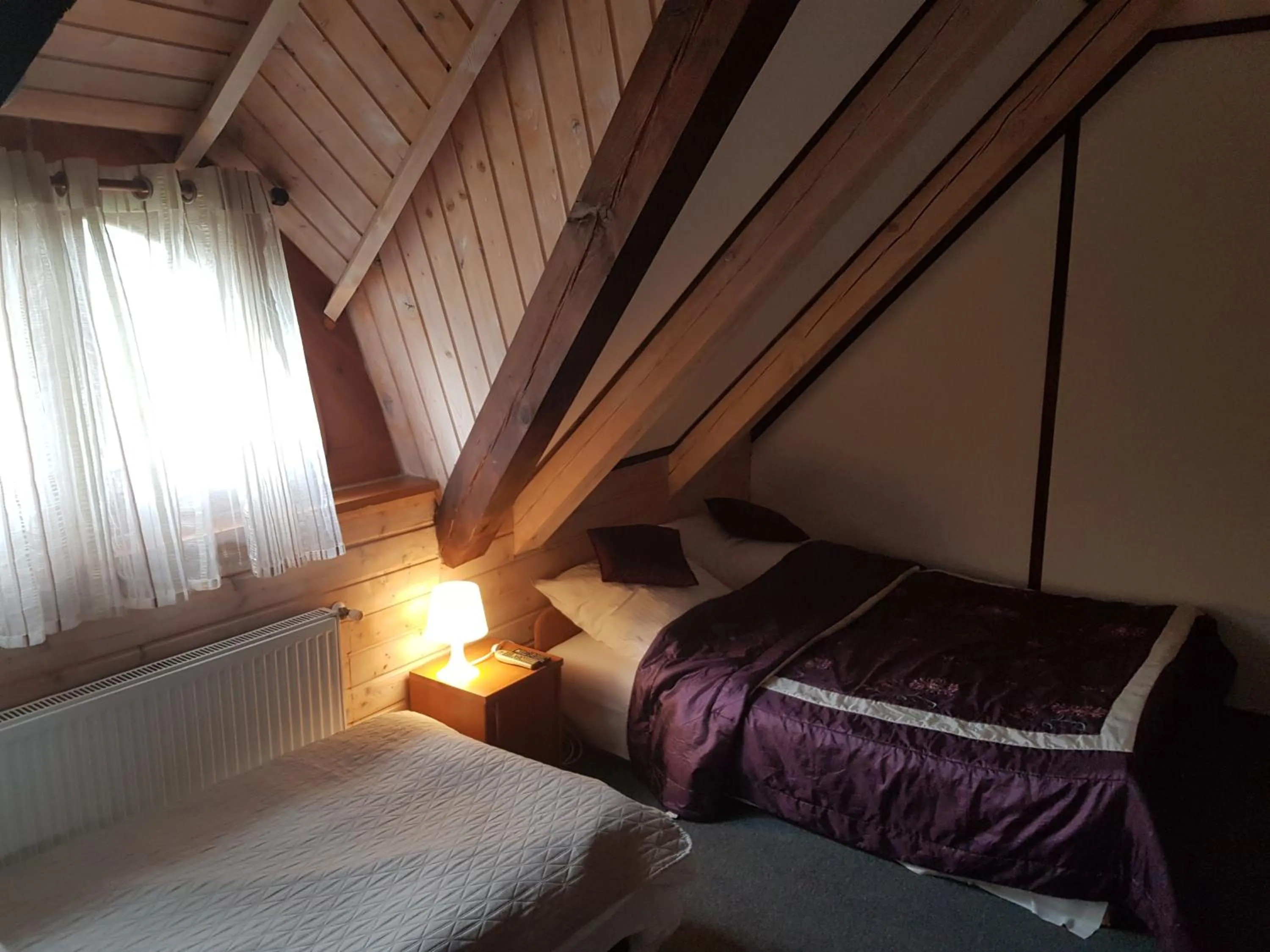 Photo of the whole room in Jasminum