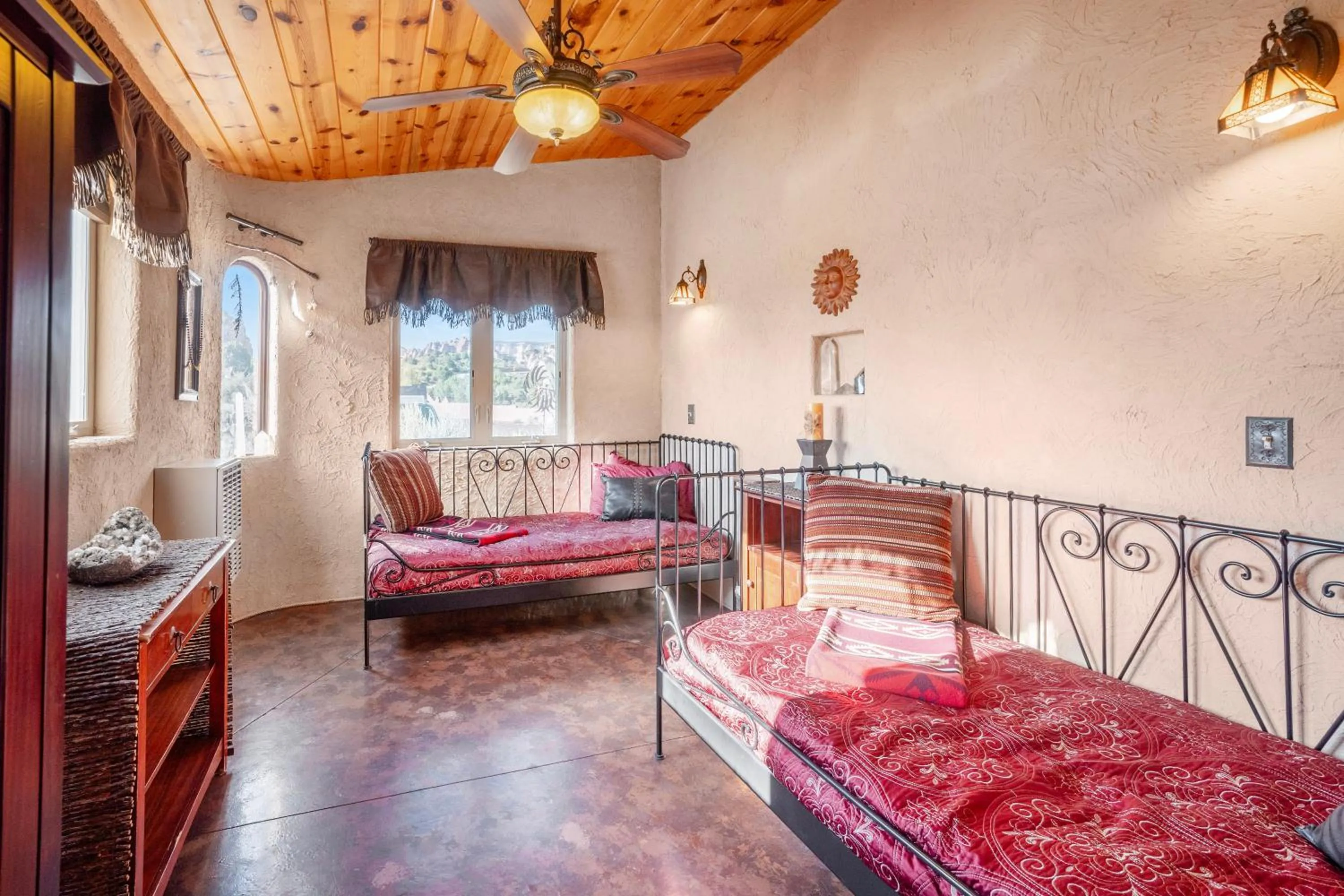 Bedroom, Bed in Zion Villa True North