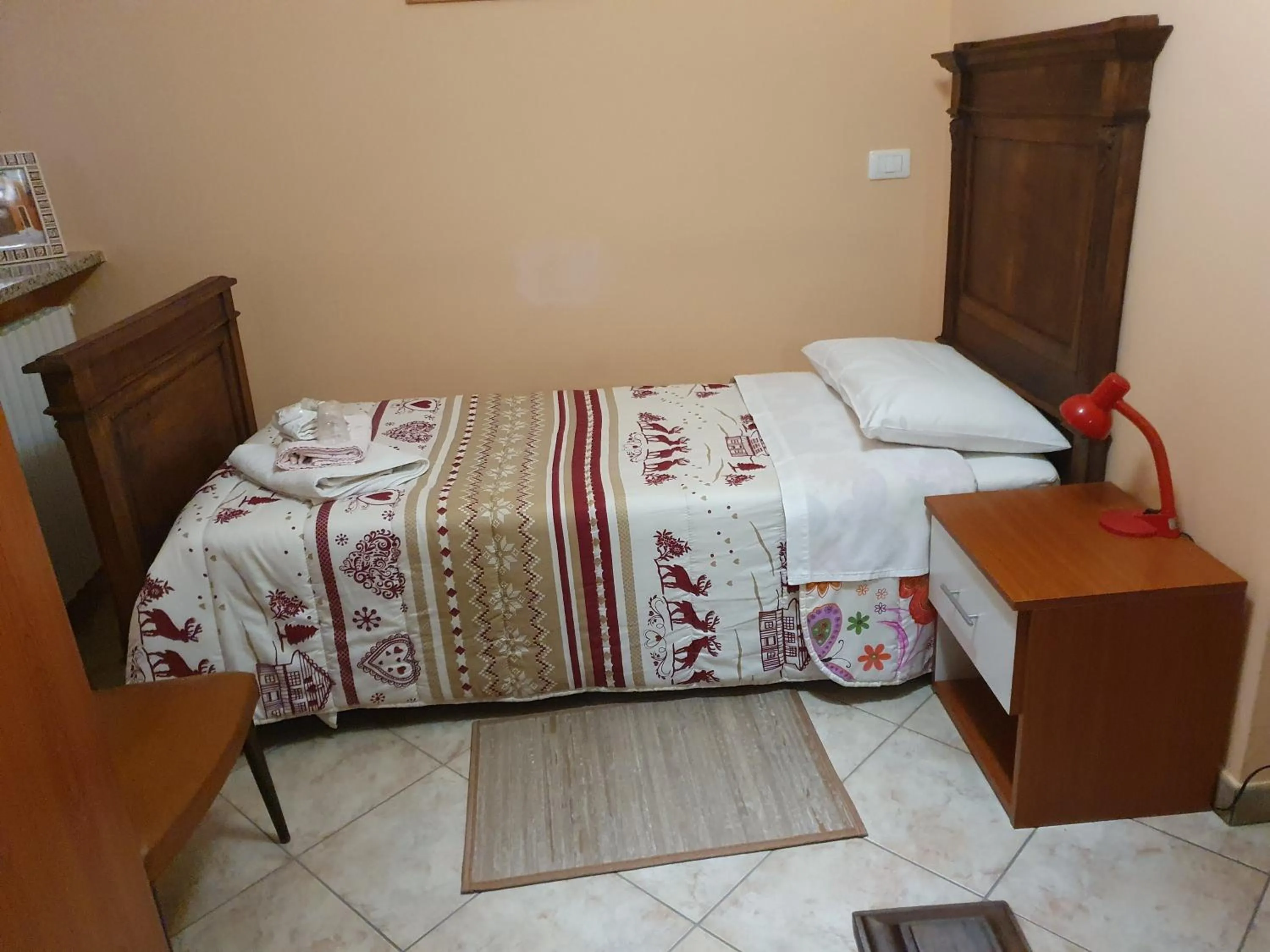 Photo of the whole room, Bed in B&B del Borgo