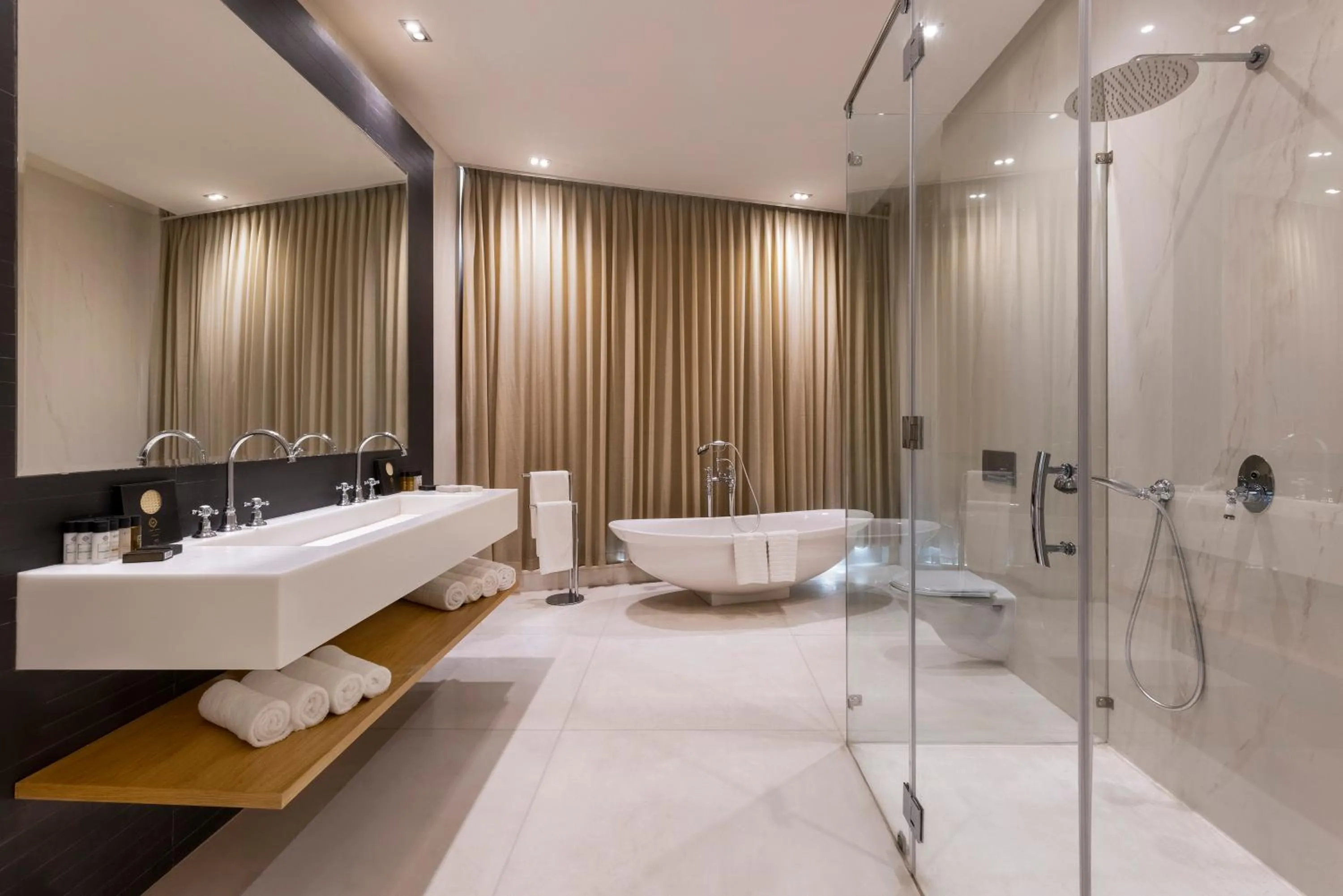 Shower in Herbert Samuel Hod Dead Sea Hotel