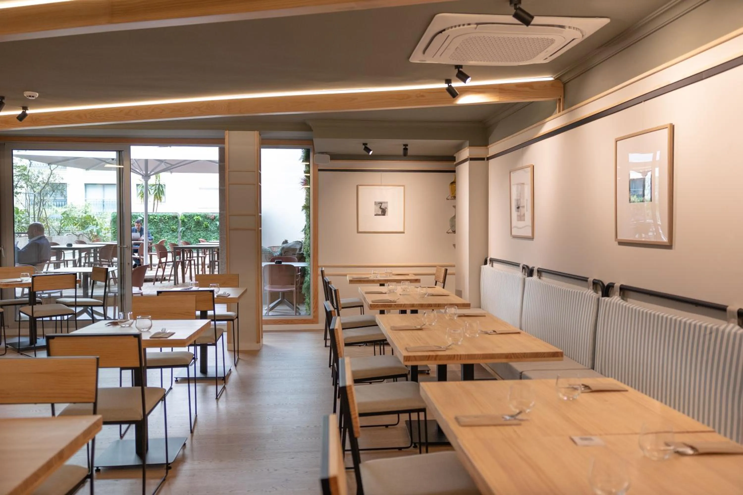 Restaurant/places to eat in Hotel Atlántico Vigo