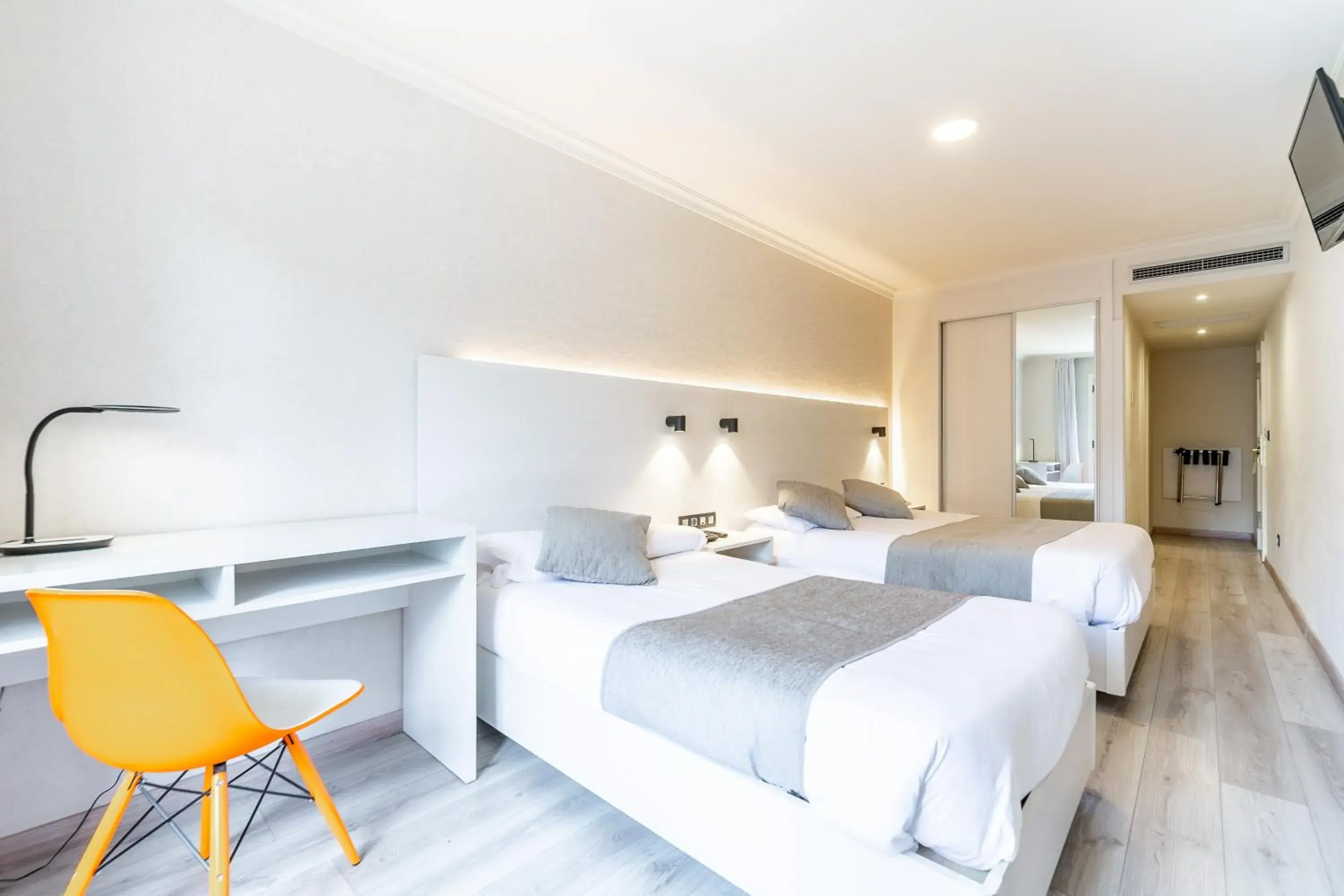 Superior Triple Room with View in Hotel Atlántico Vigo Superior Triple Room with View in Hotel Atlántico Vigo