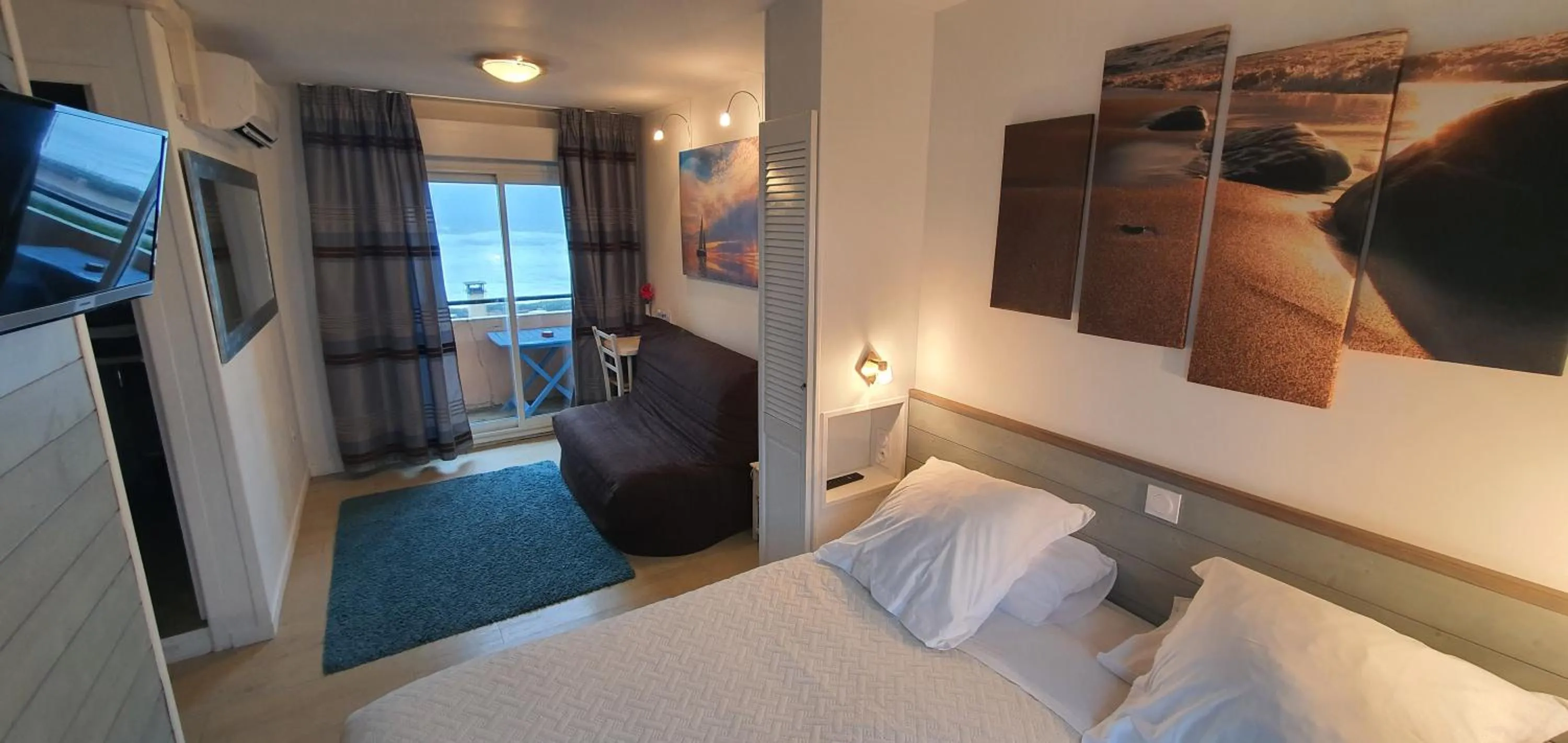 Bed in Hotel Cote d'Argent