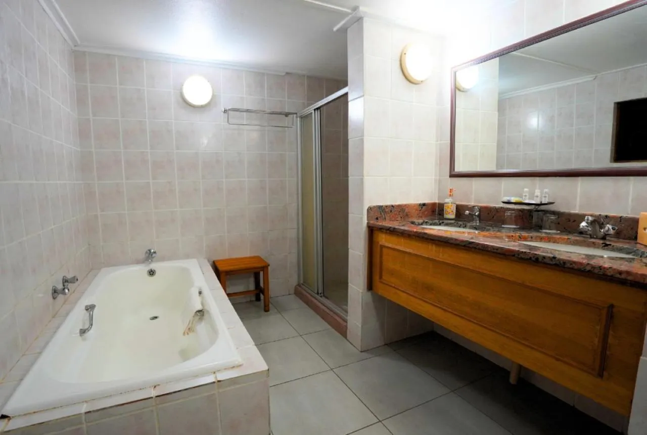 Shower in Coach House Hotel & Spa Tzaneen