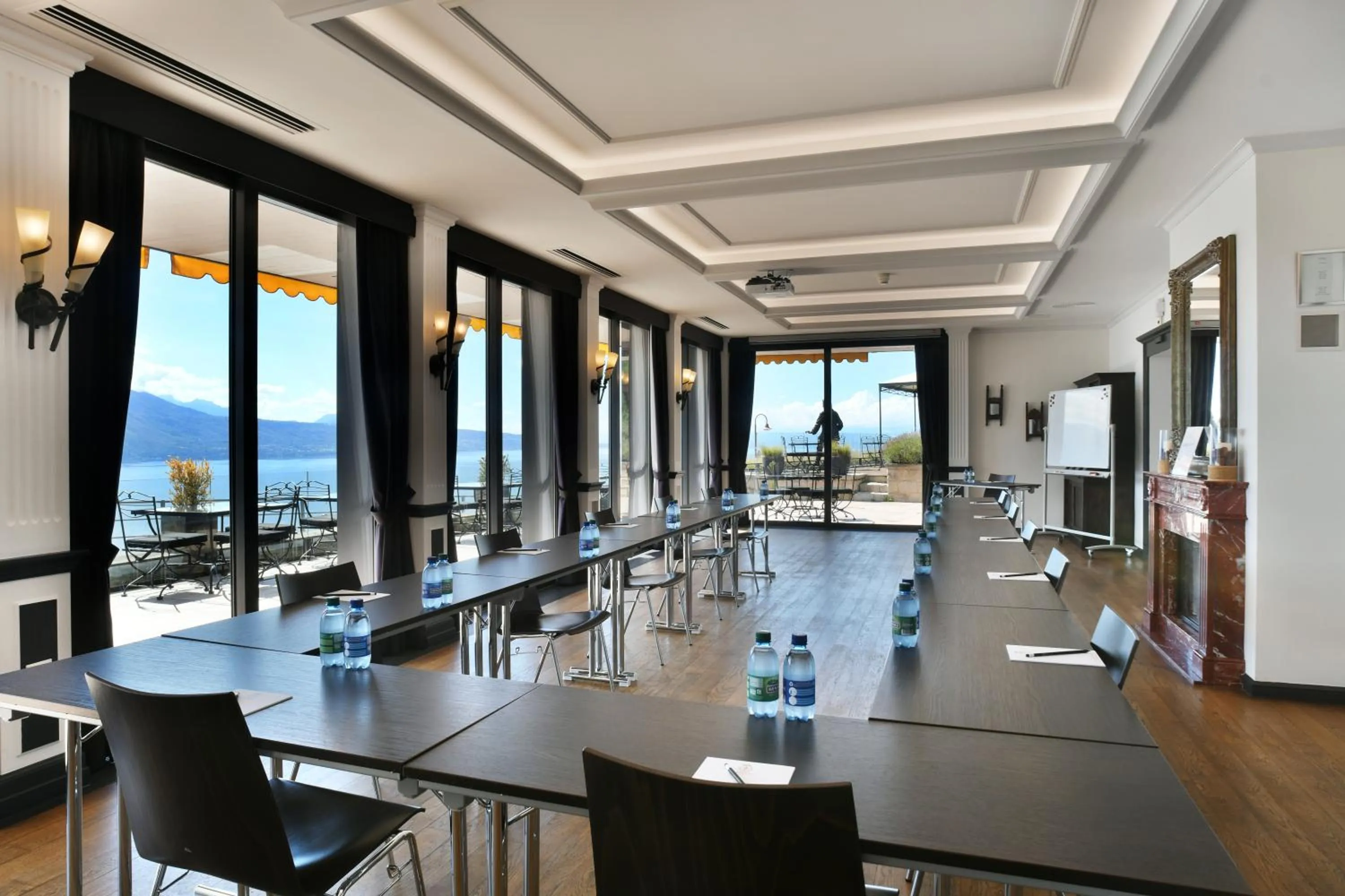 TV and multimedia in Baron Tavernier Hotel Restaurant & SPA