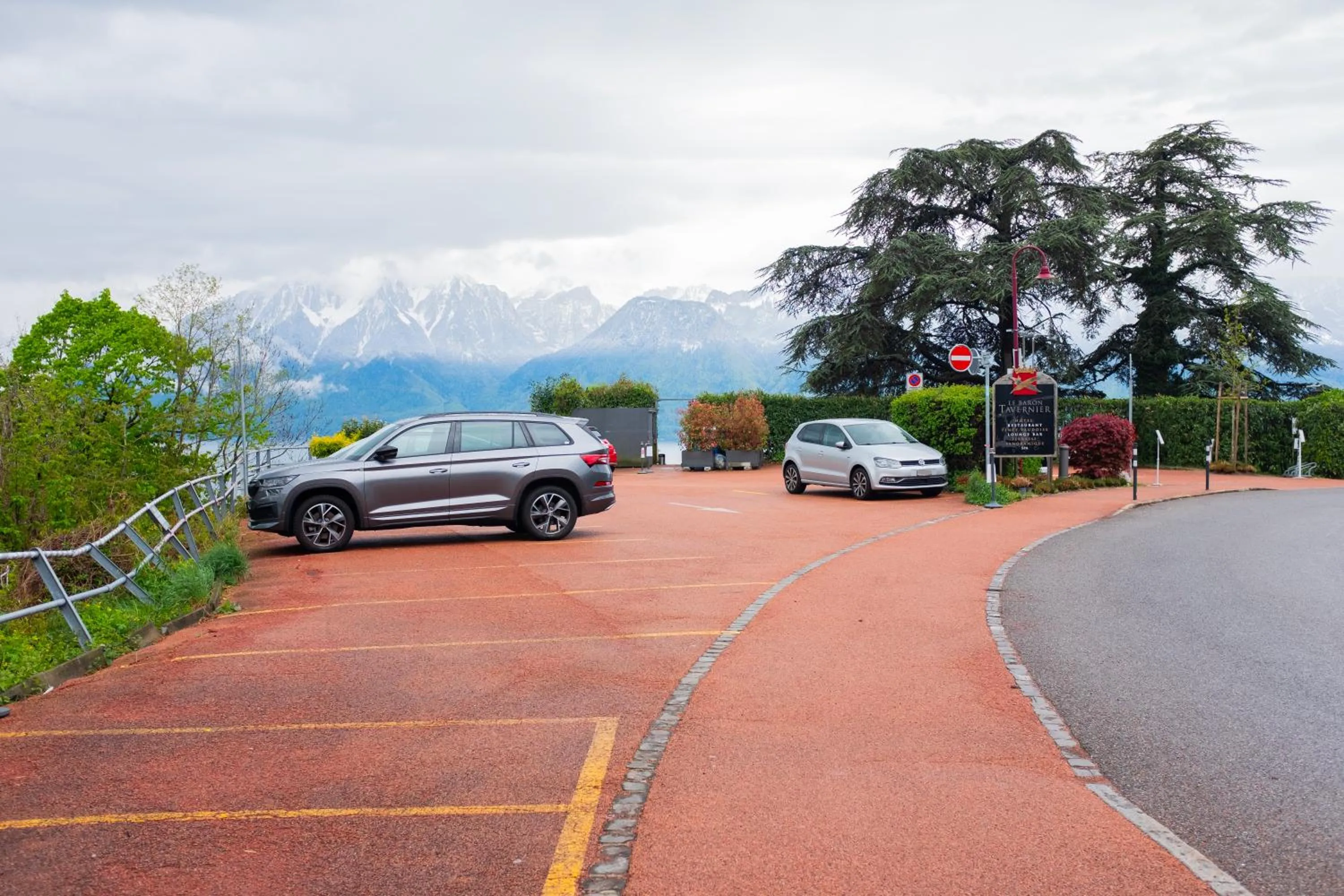 Parking in Baron Tavernier Hotel Restaurant & SPA