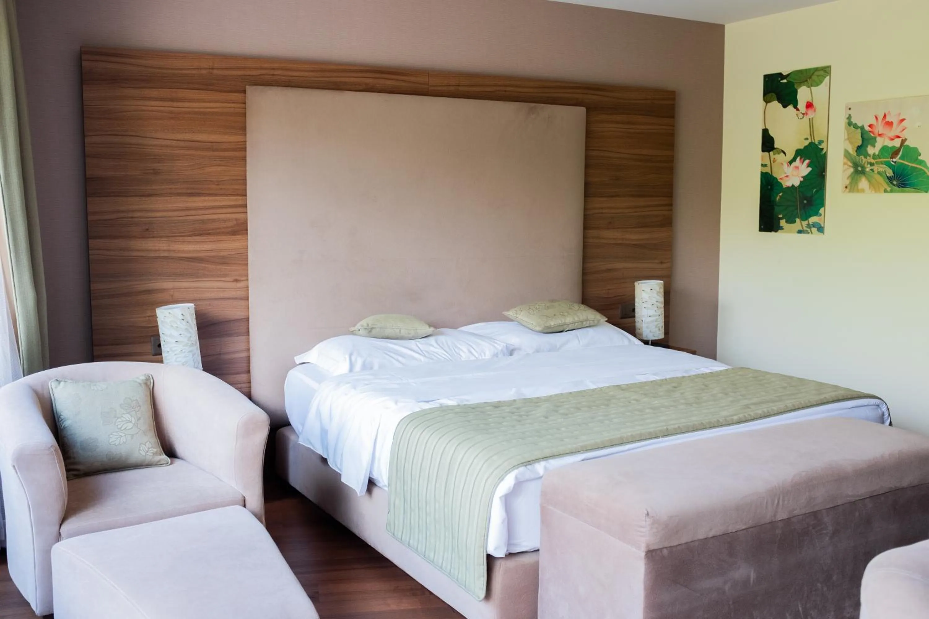 Bed in Baron Tavernier Hotel Restaurant & SPA