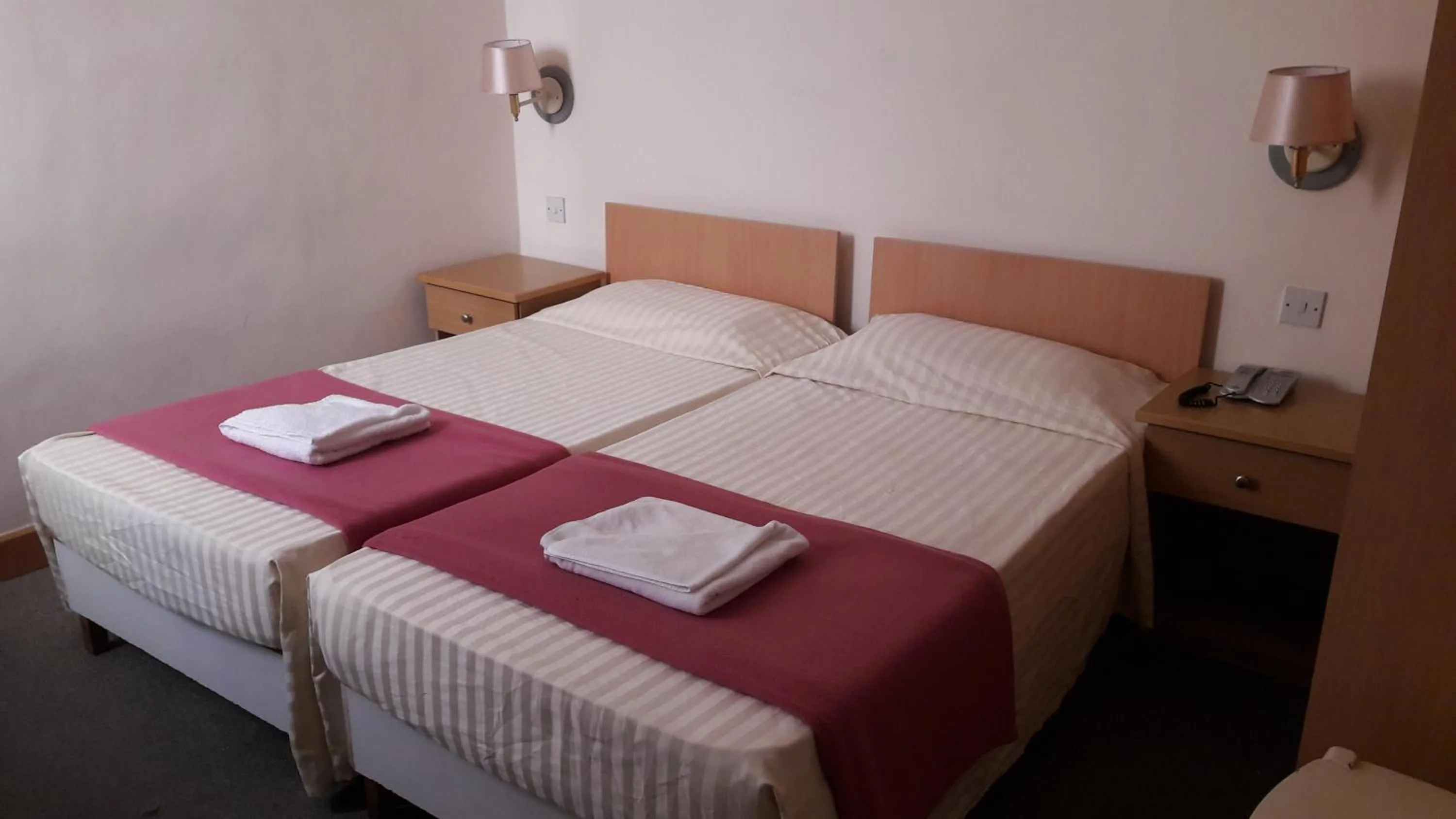 Bedroom, Bed in Tropicana Hotel