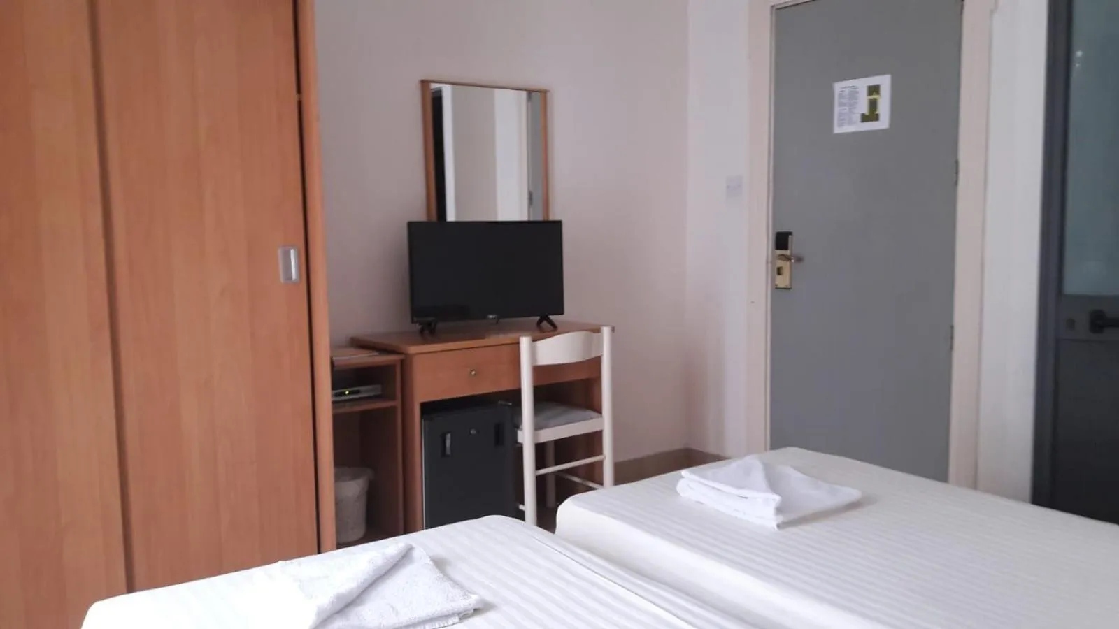 Bedroom, Bed in Tropicana Hotel