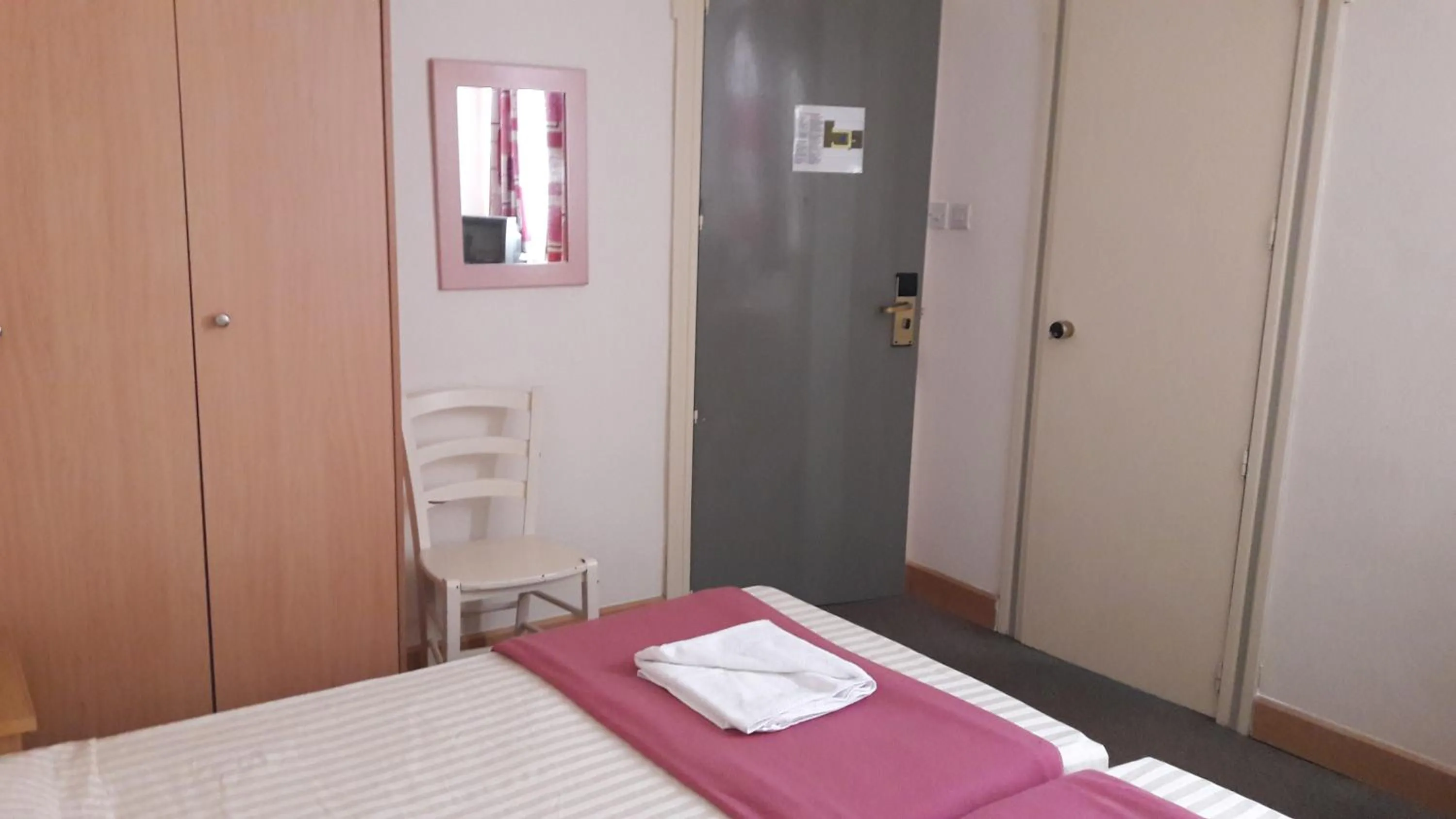 Bedroom, Bed in Tropicana Hotel