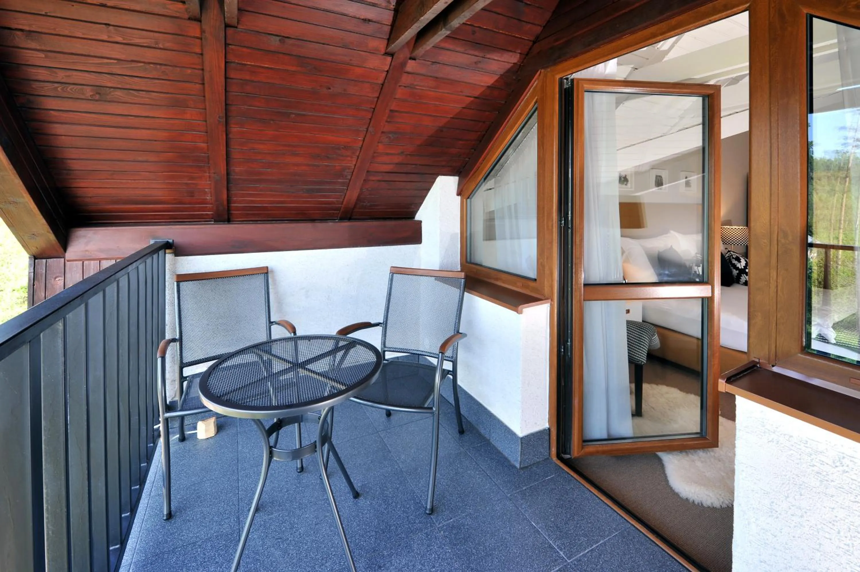 Photo of the whole room in APLEND Vila Beatrice