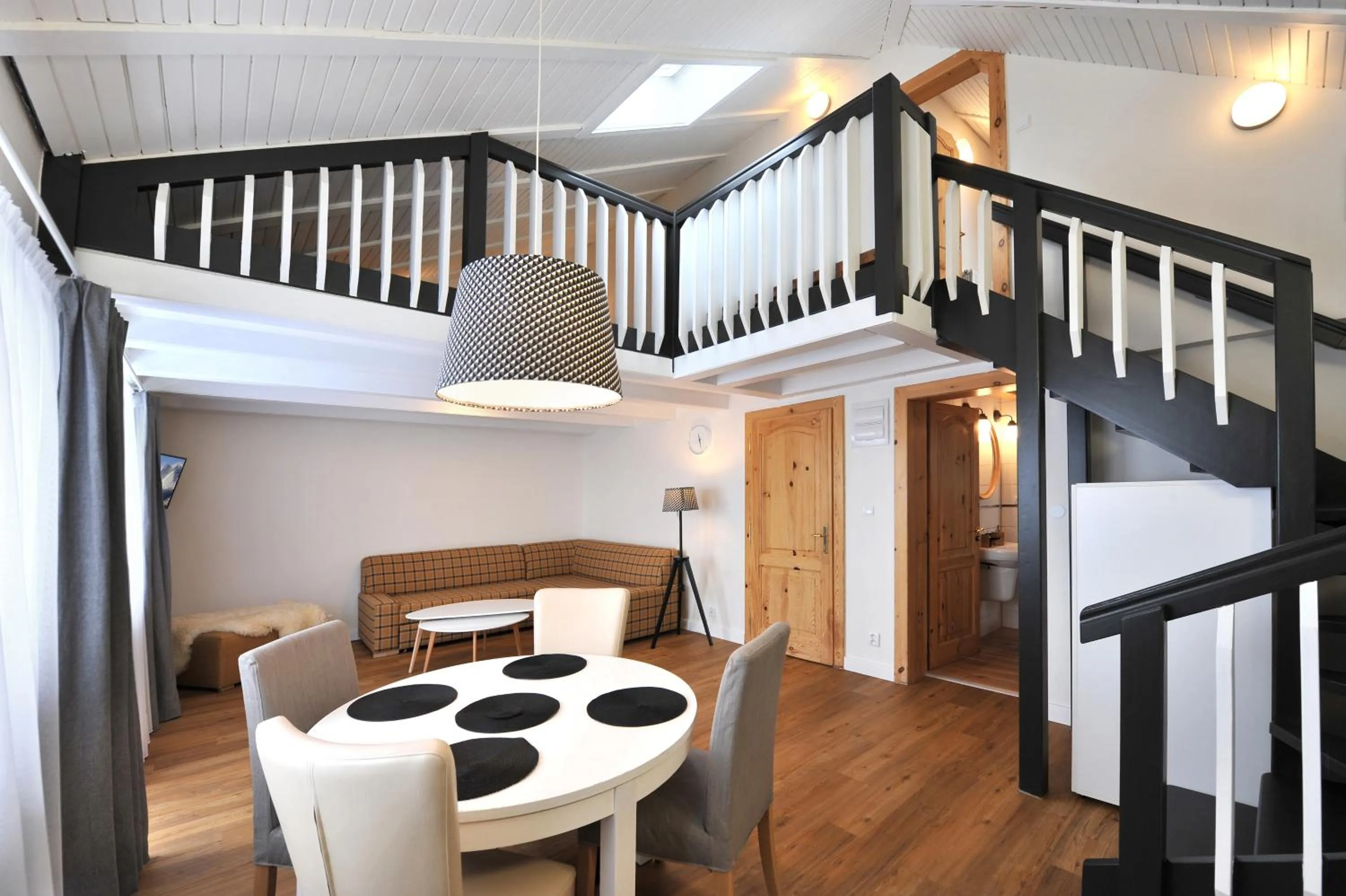 Photo of the whole room in APLEND Vila Beatrice