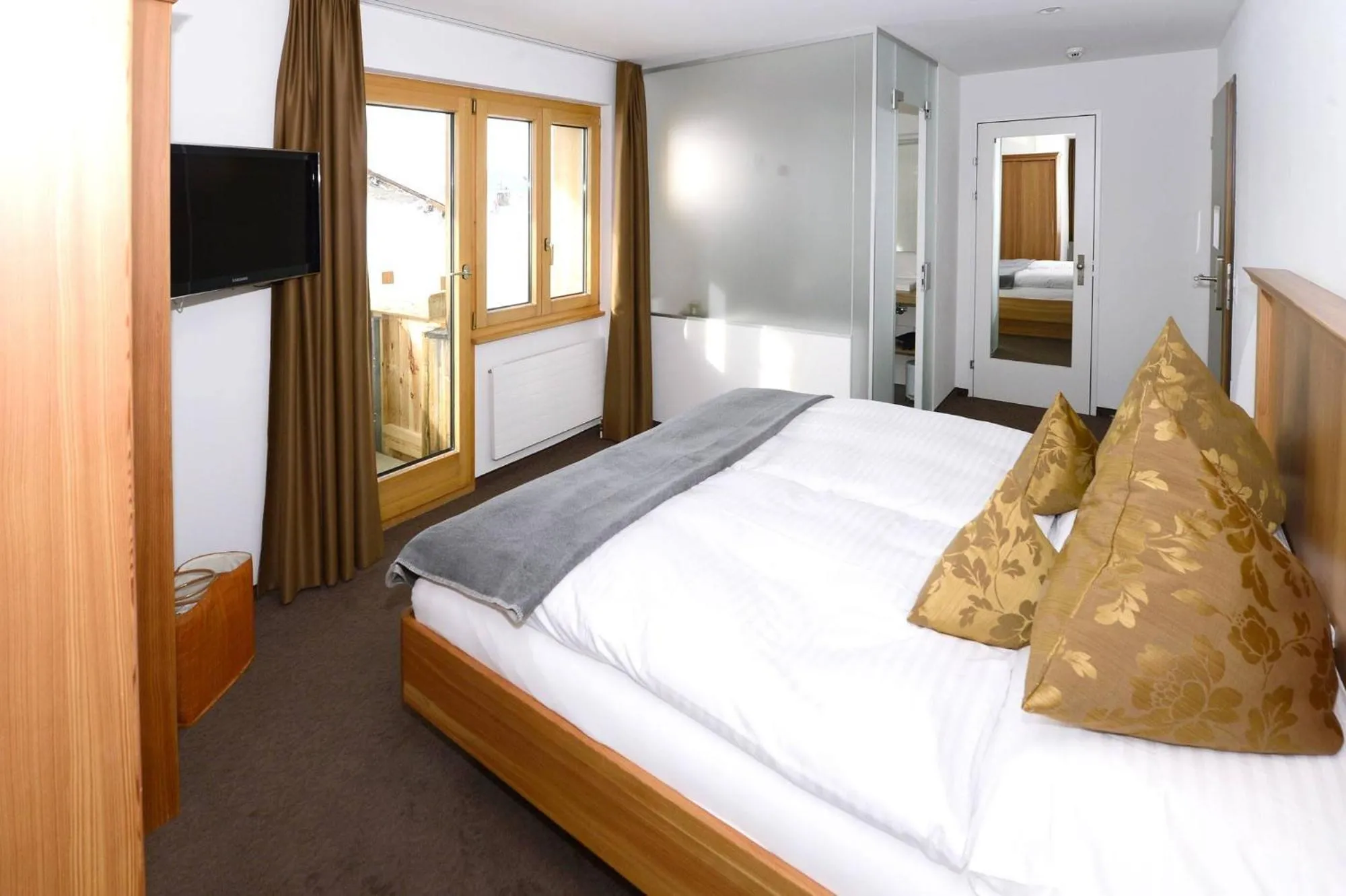 Double Room in Hotel Alpina
