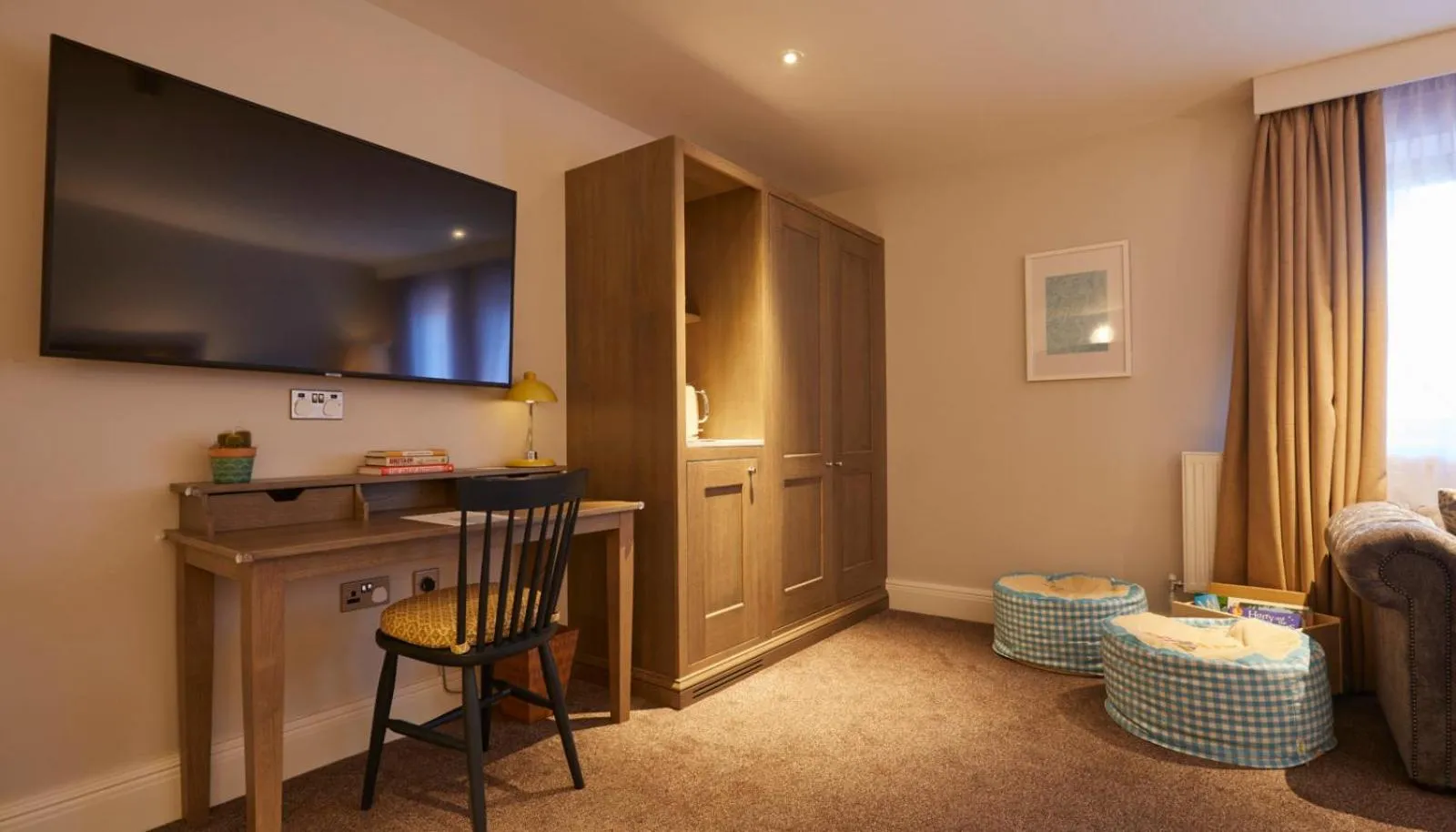 TV and multimedia in The Swan, Streatley, Berkshire