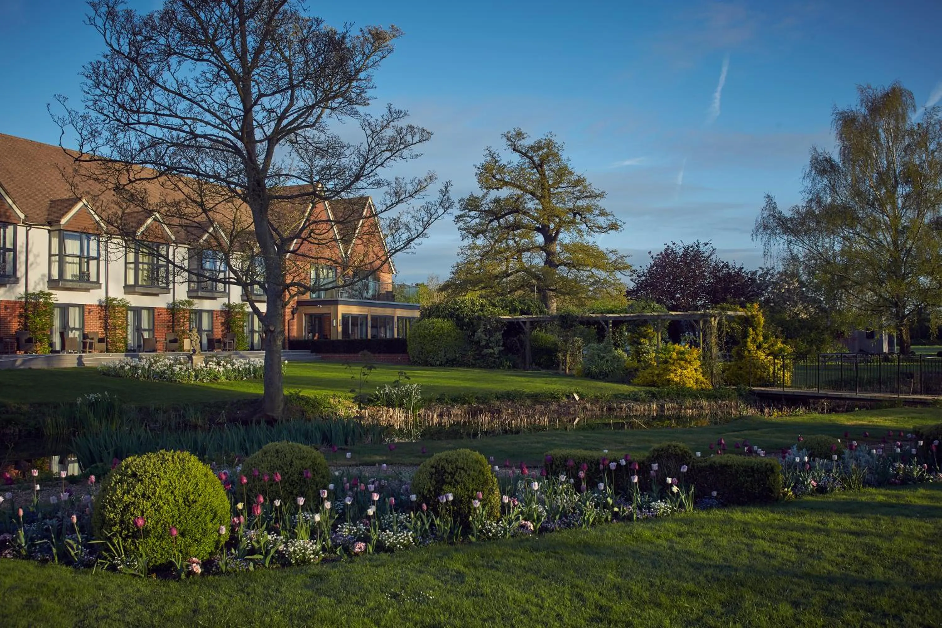 Facade/entrance in The Swan, Streatley, Berkshire