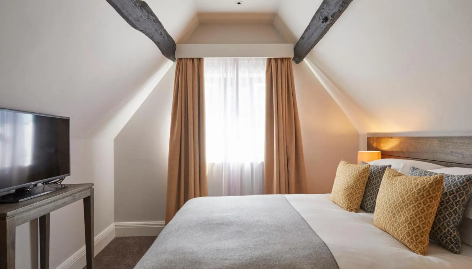 Bed in The Swan, Streatley, Berkshire