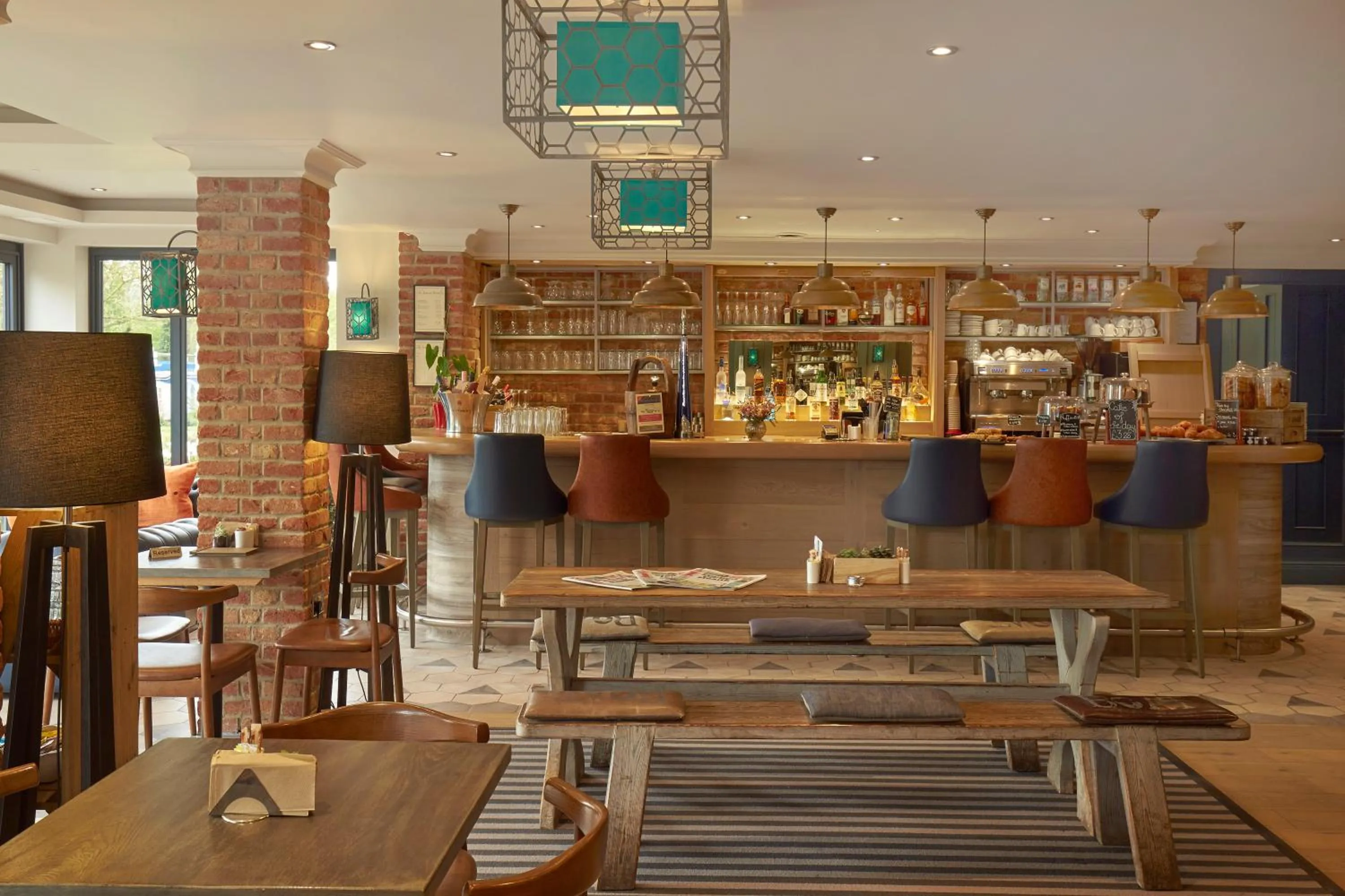 Coffee/tea facilities in The Swan, Streatley, Berkshire