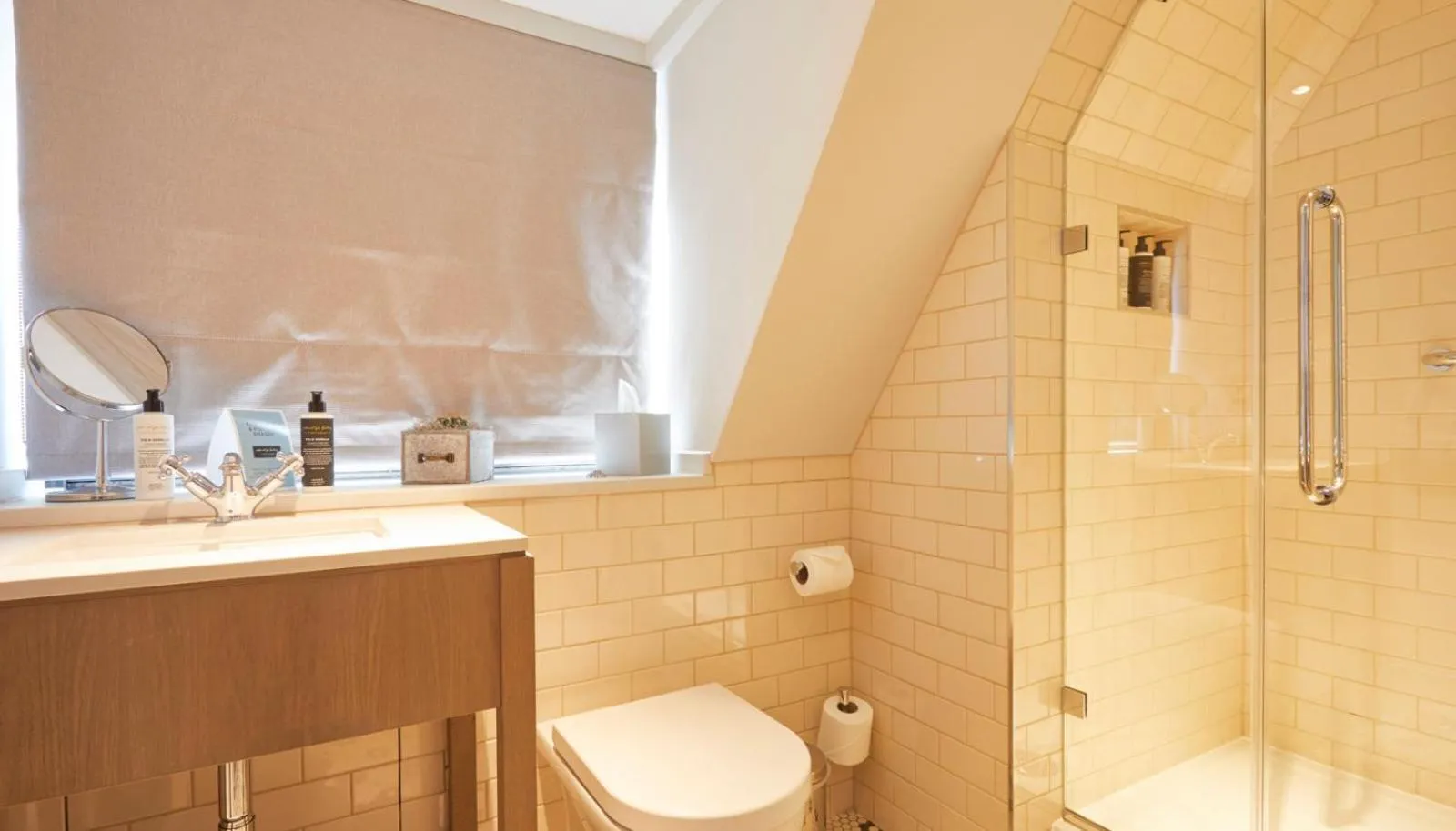 Bathroom in The Swan, Streatley, Berkshire