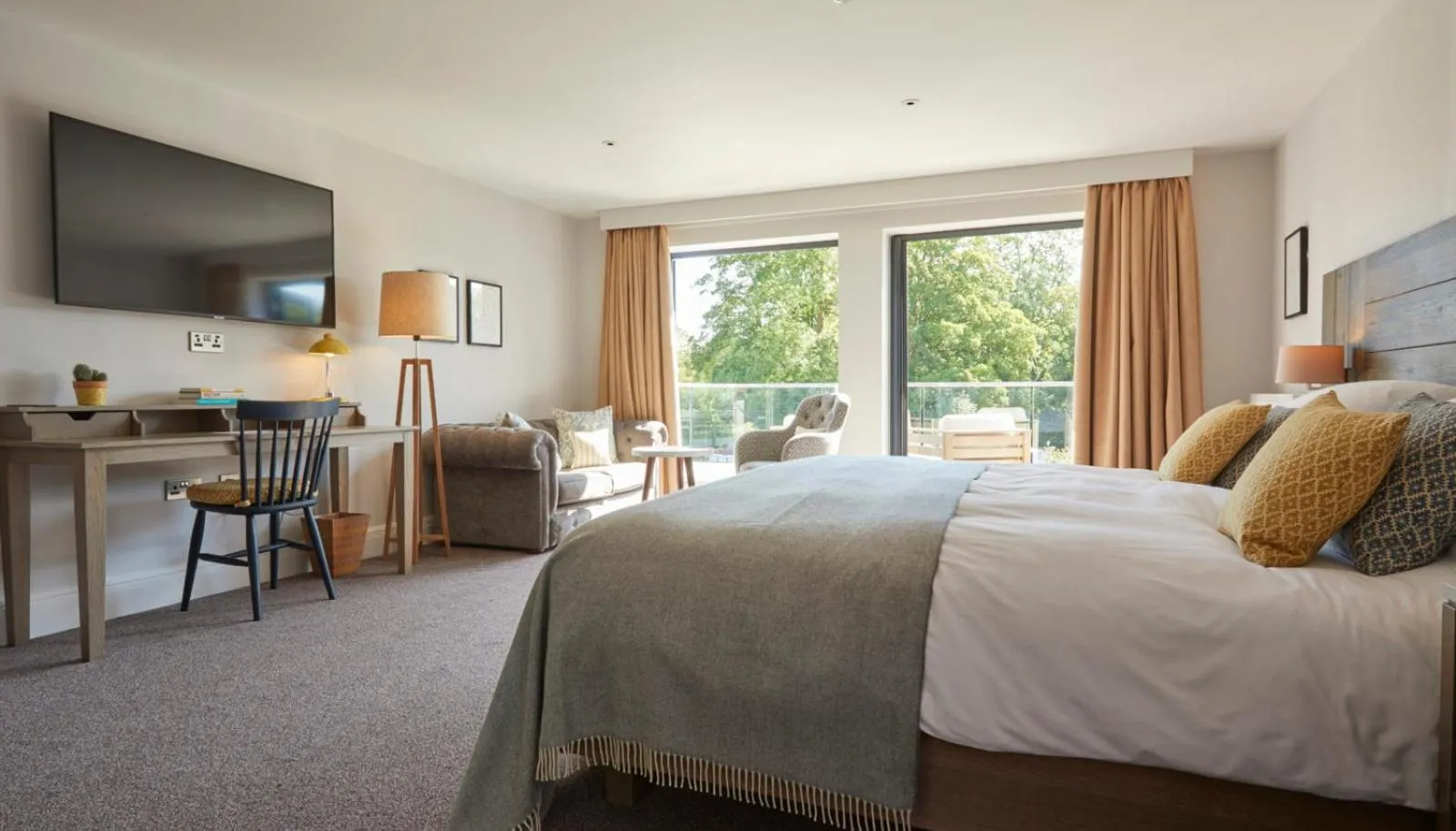 Photo of the whole room, Bed in The Swan, Streatley, Berkshire