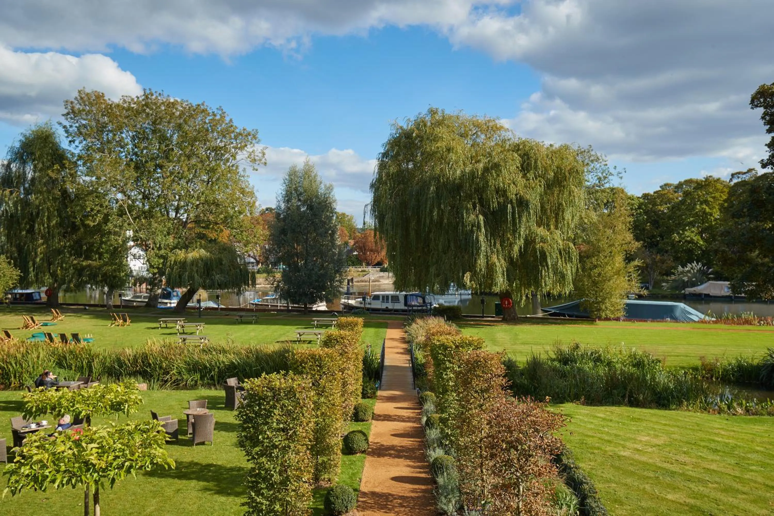 Garden in The Swan, Streatley, Berkshire