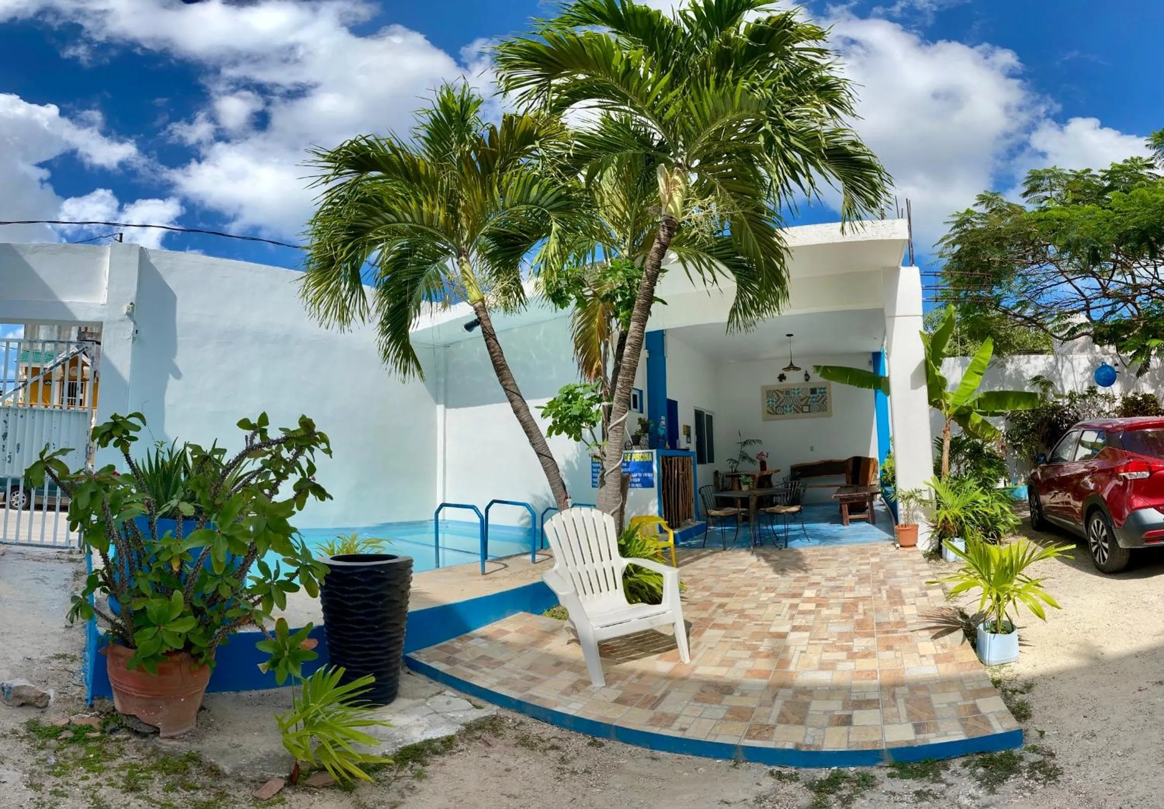 Swimming pool in Blue Coconut Cancun Hotel